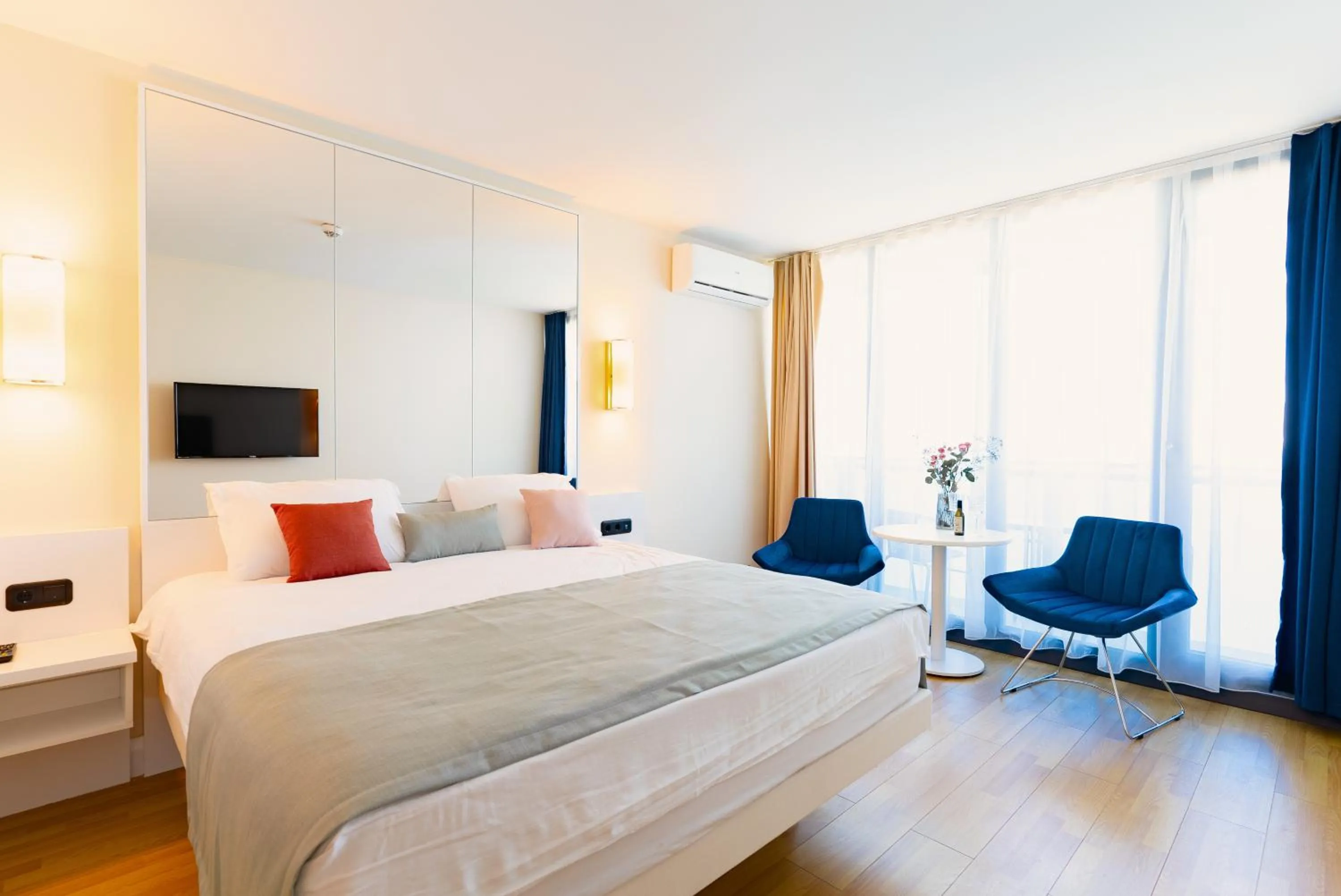 Bed in G-Point City Beach