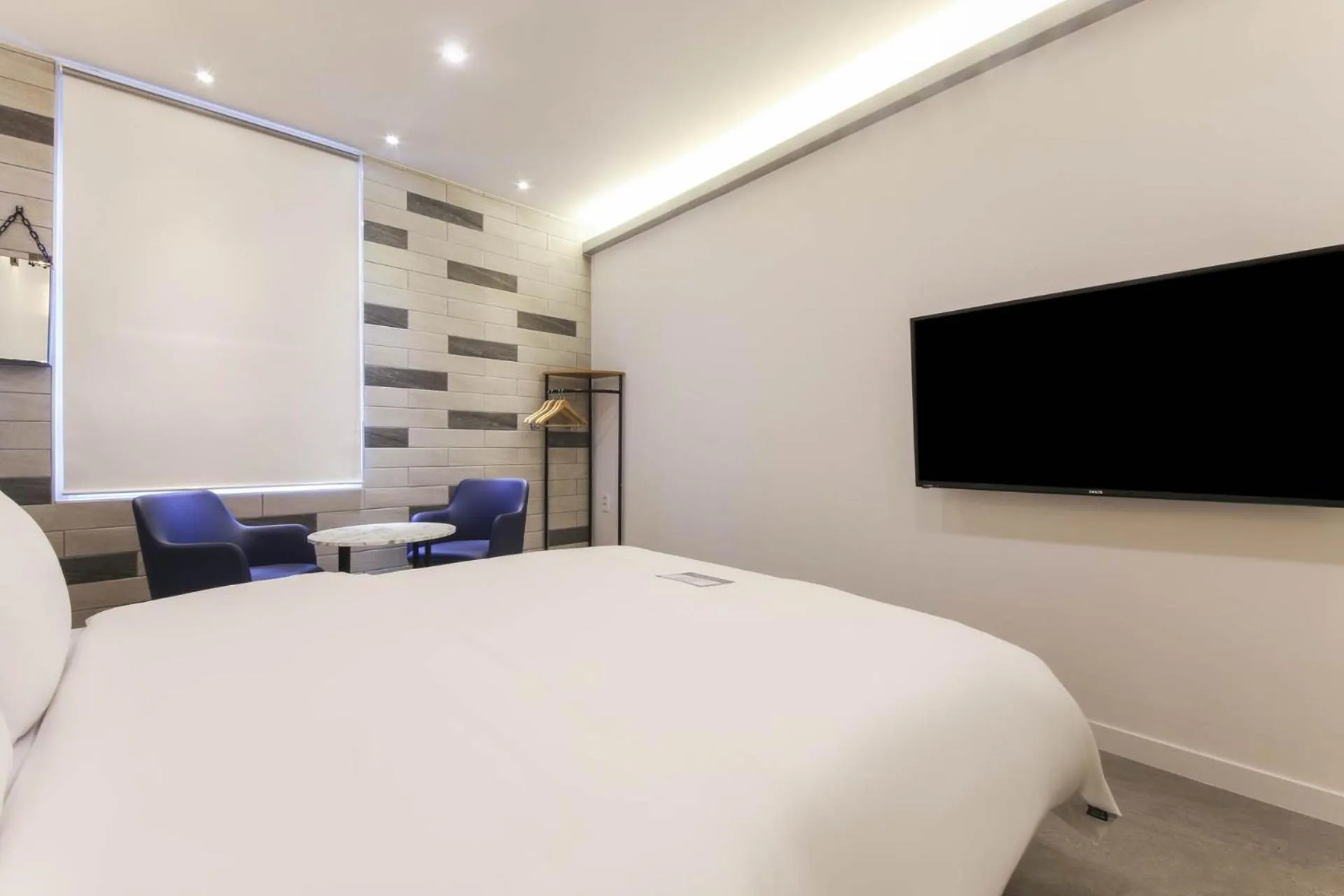 Photo of the whole room, TV/Entertainment Center in Pyeongtaek Godeok Rich Stay Hotel