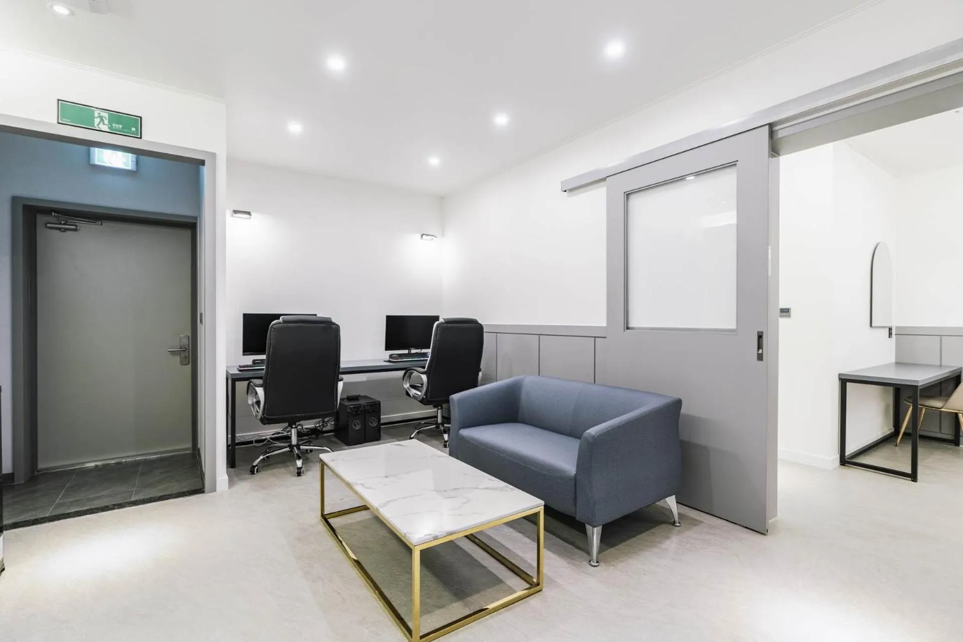 Living room, Seating Area in Pyeongtaek Godeok Rich Stay Hotel