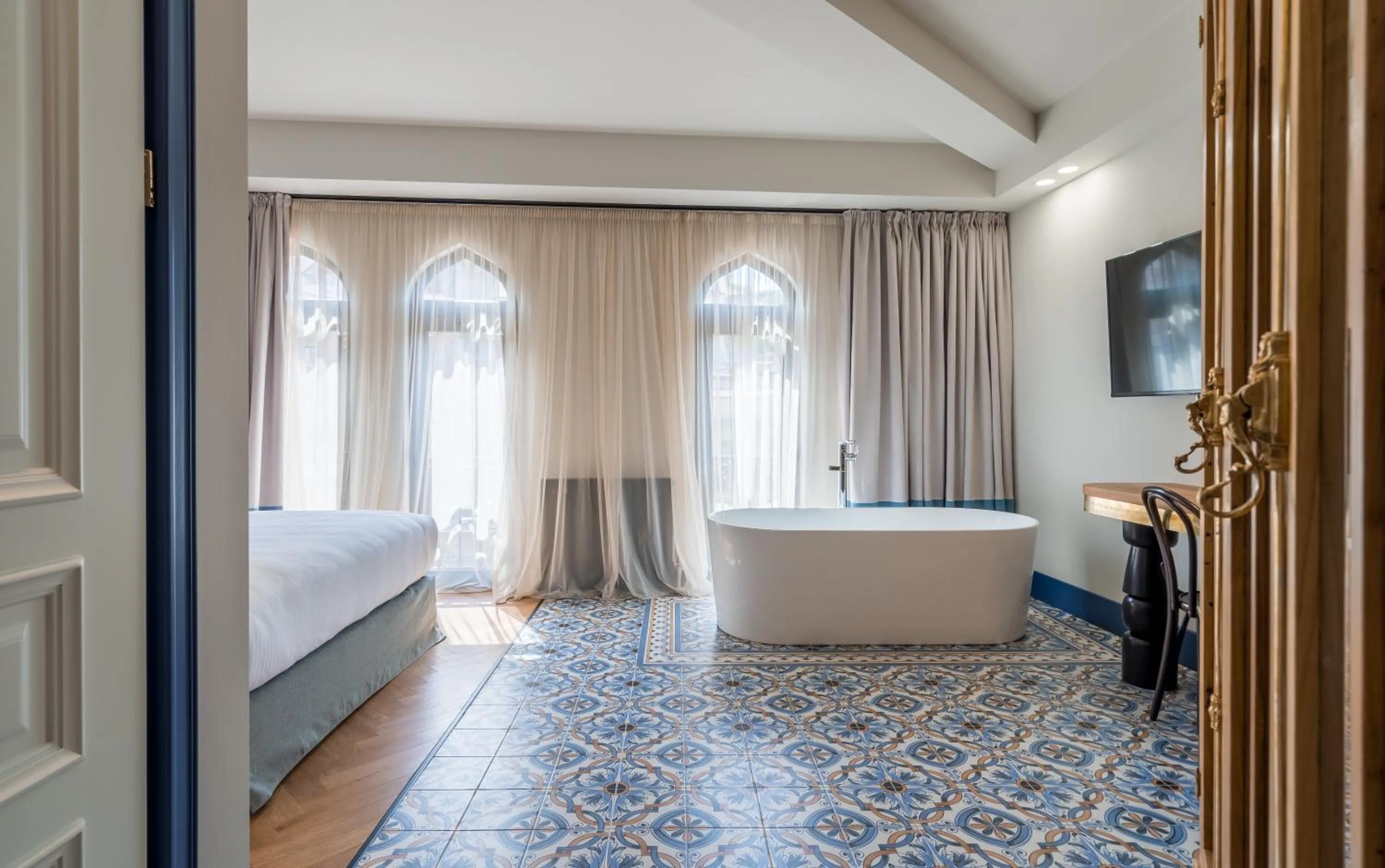 Living room, Bed in Abanotubani Boutique hotel