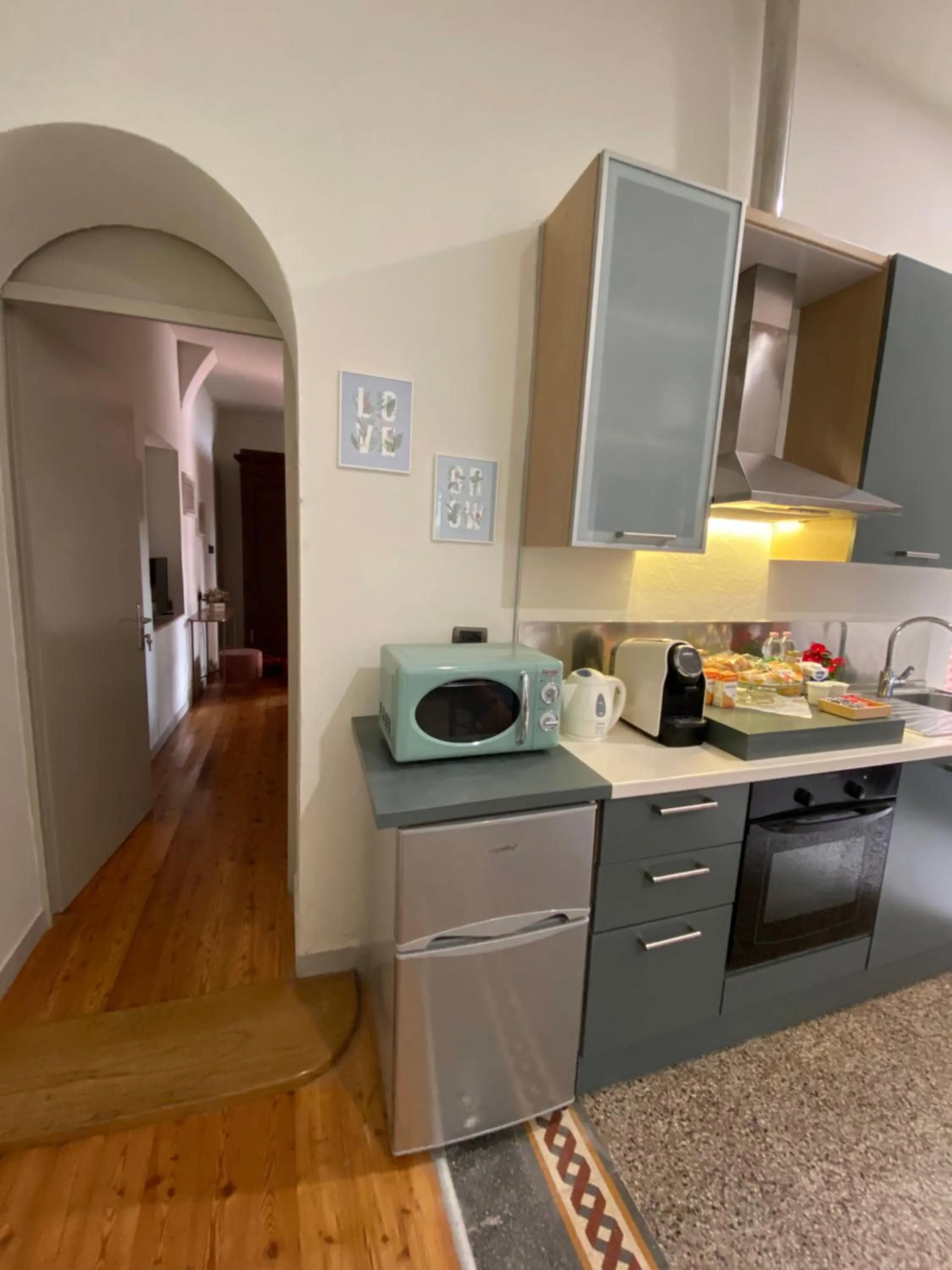 Kitchen or kitchenette in Victoria House B&B