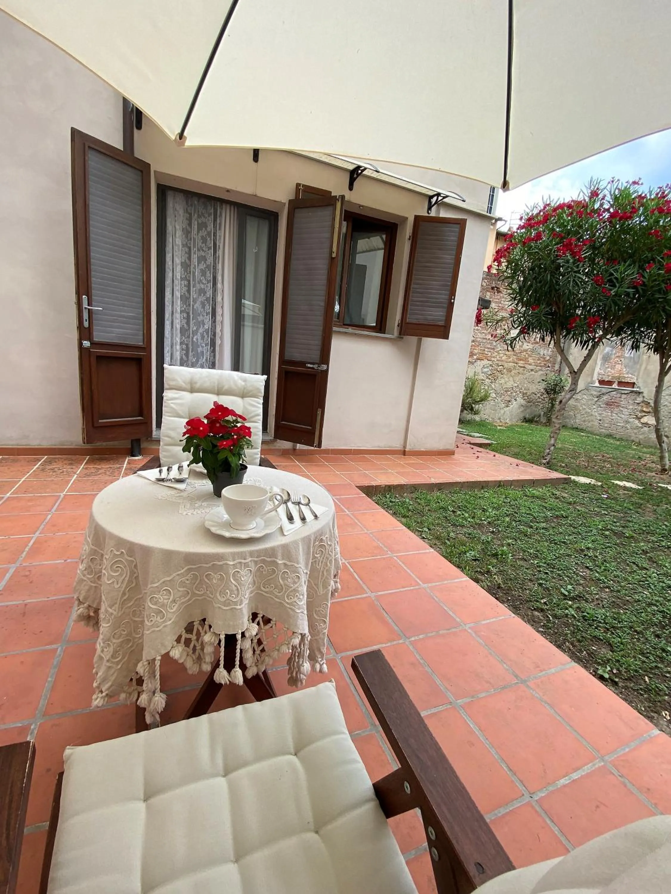 Garden in Victoria House B&B