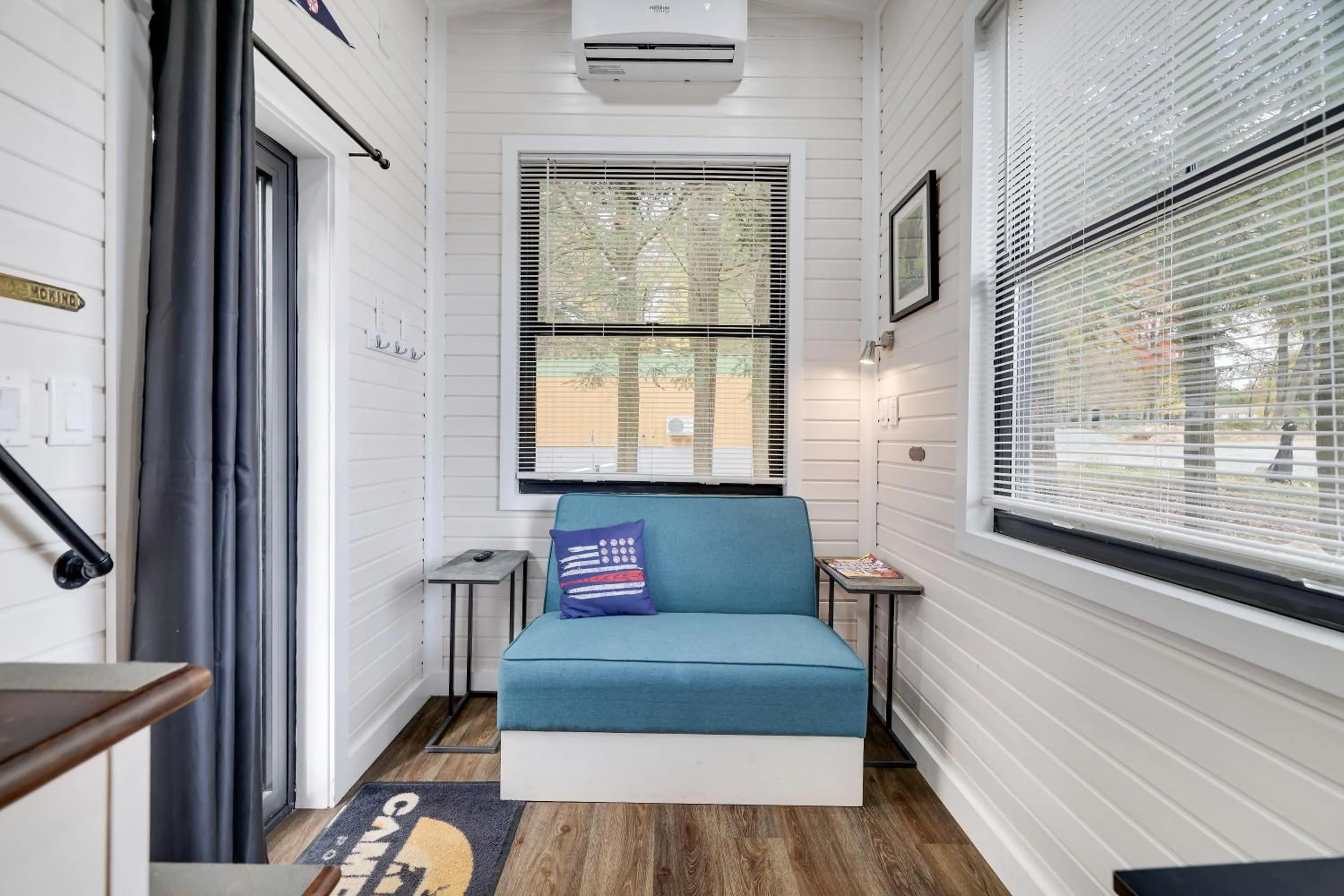 Seating area, Bed in Camptel Poconos