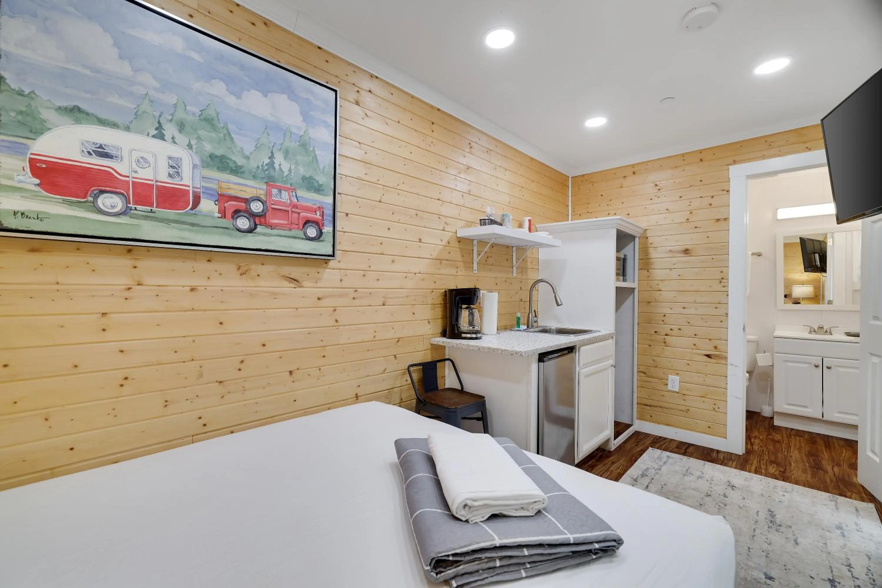 Kitchen or kitchenette, Bed in Camptel Poconos