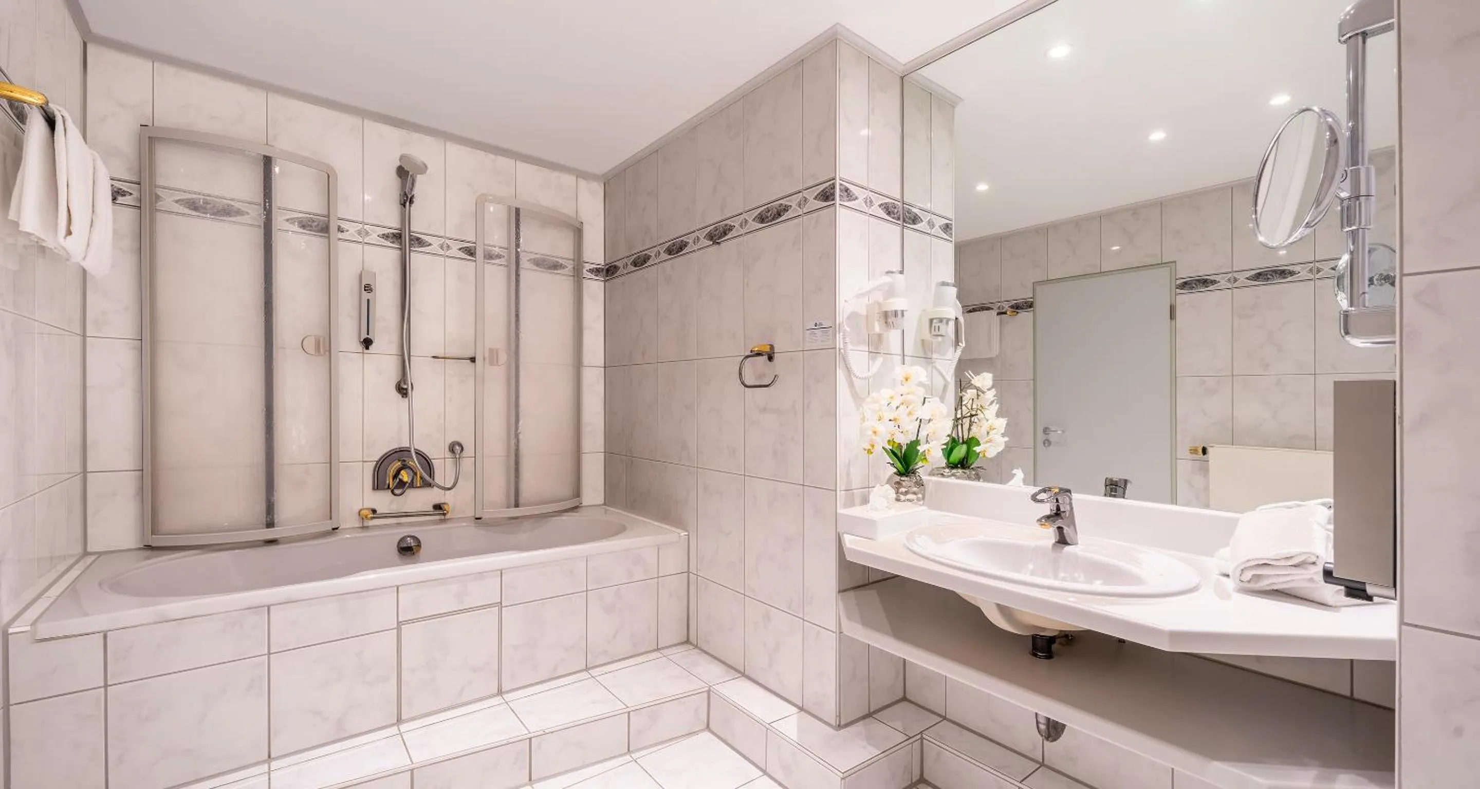 Shower in Best Western Plaza Hotel Zwickau