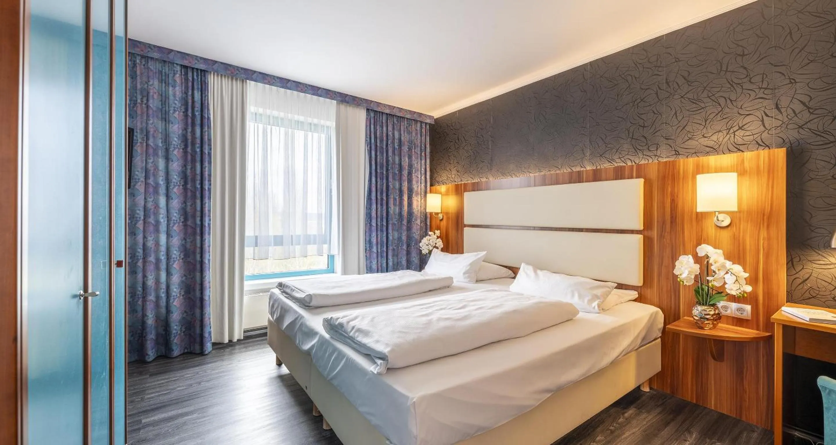 Photo of the whole room, Bed in Best Western Plaza Hotel Zwickau