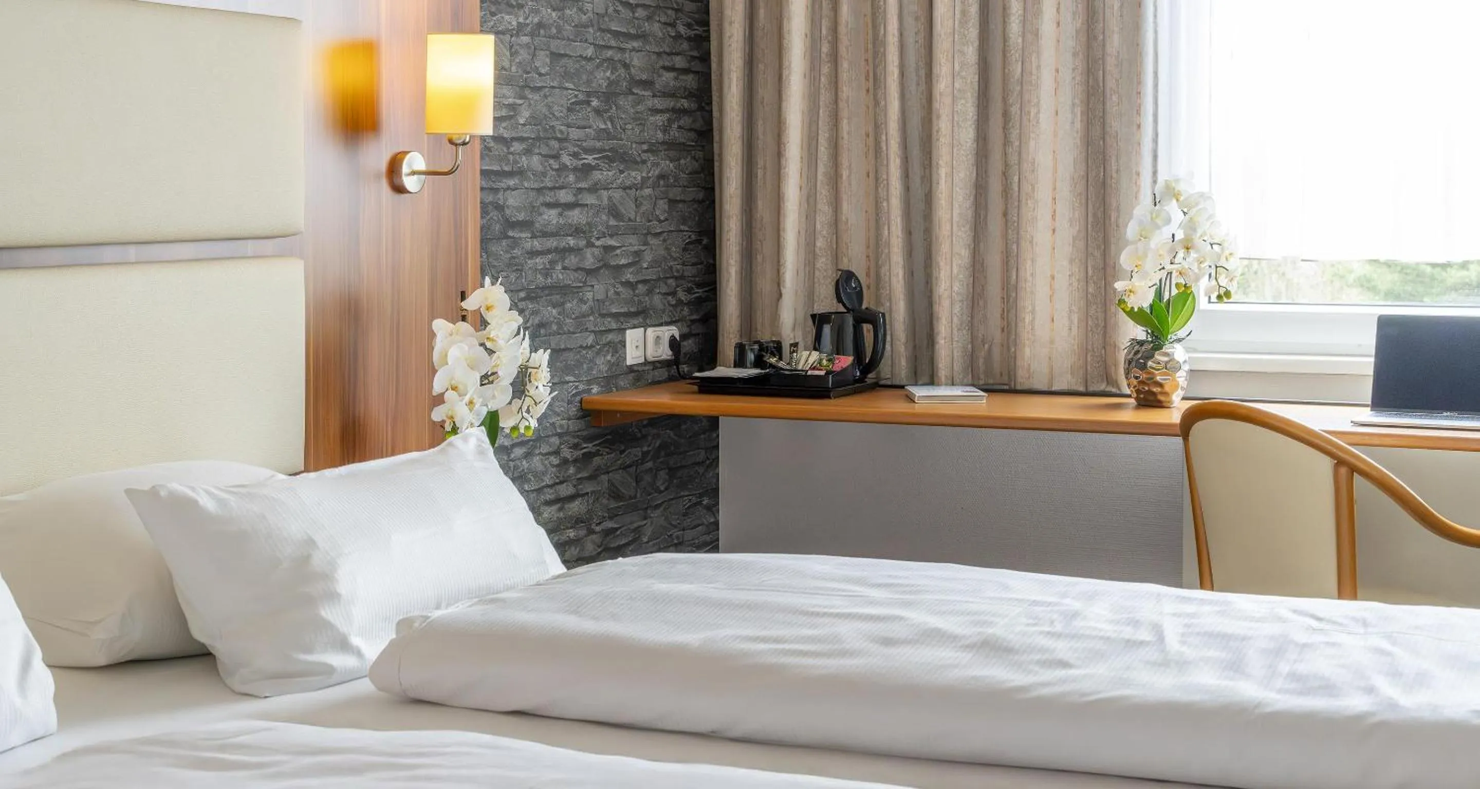 Photo of the whole room, Bed in Best Western Plaza Hotel Zwickau