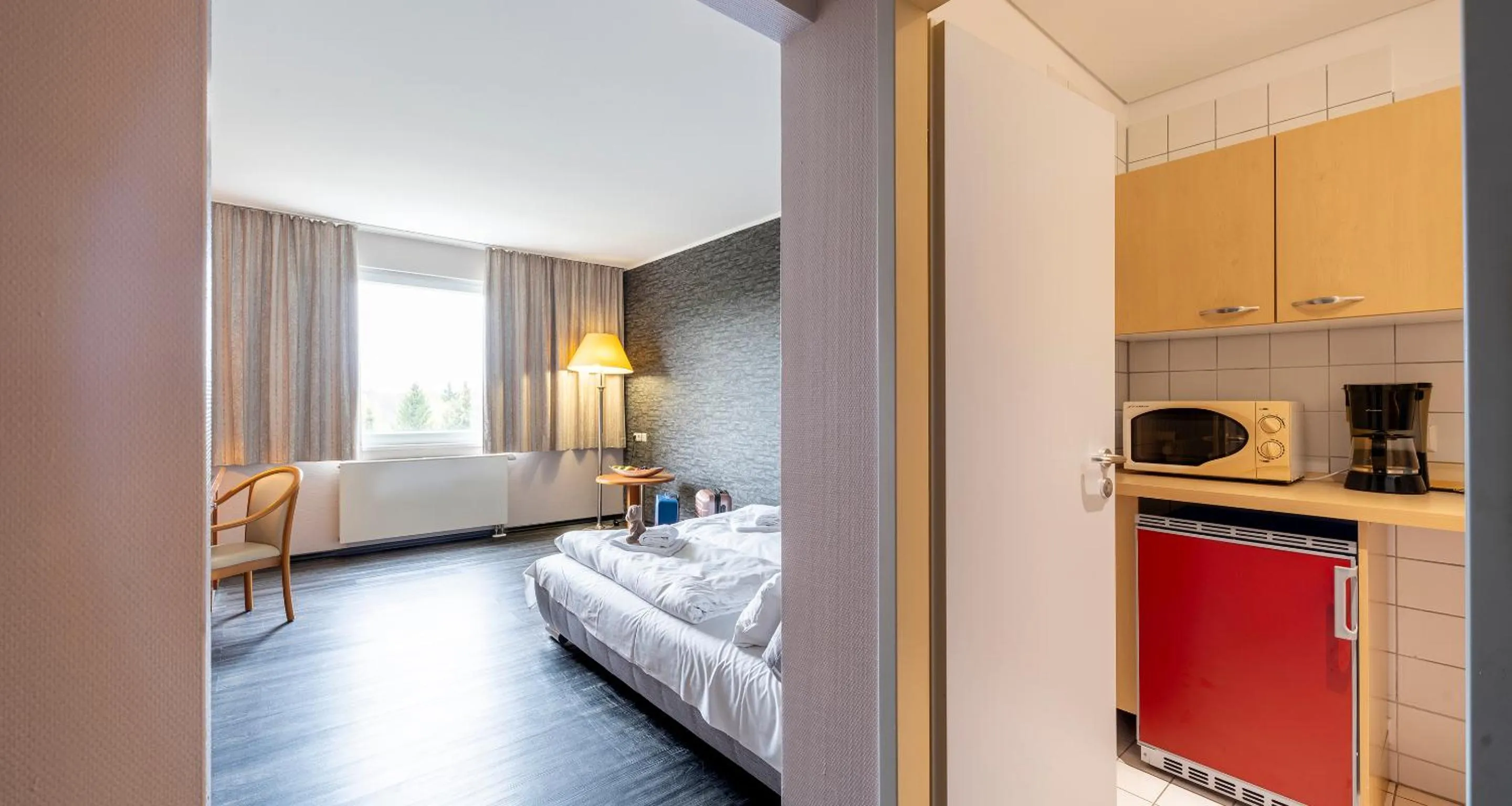 Kitchen or kitchenette, Bed in Best Western Plaza Hotel Zwickau