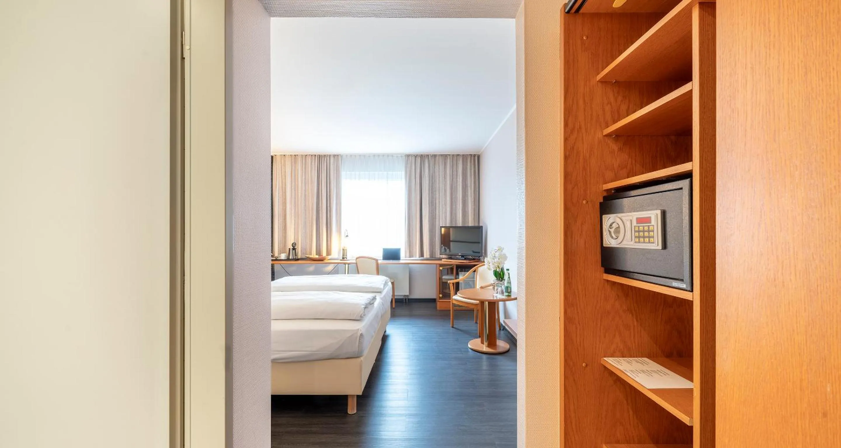 Photo of the whole room, Bed in Best Western Plaza Hotel Zwickau