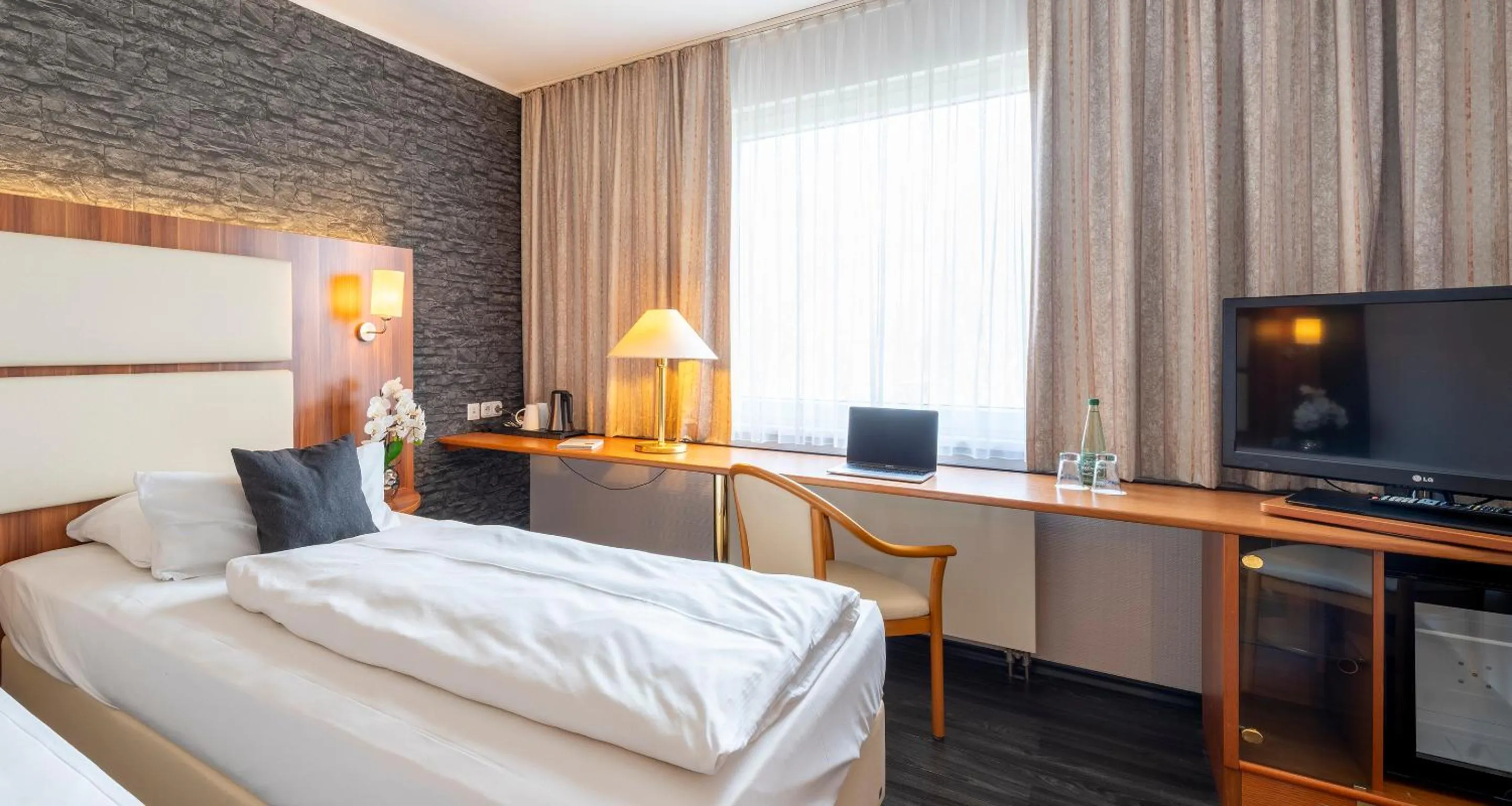 TV and multimedia, Bed in Best Western Plaza Hotel Zwickau