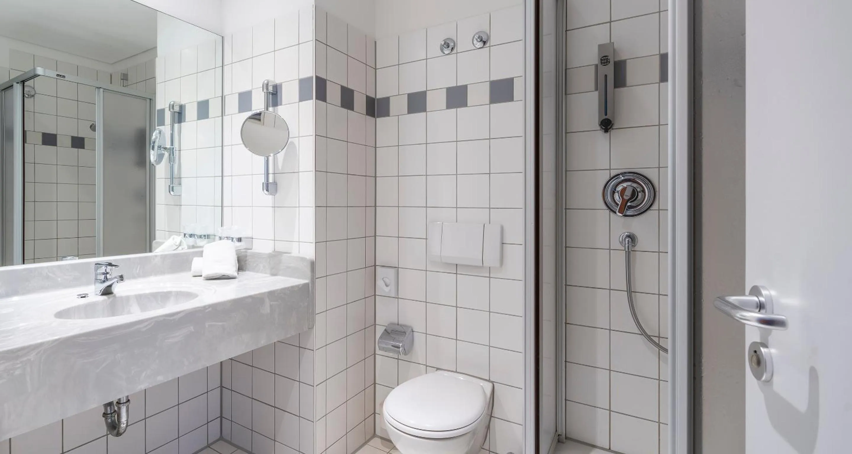 Shower in Best Western Plaza Hotel Zwickau