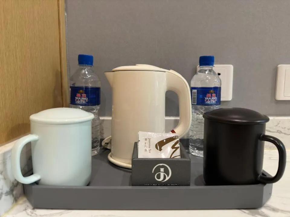 Coffee/tea facilities in Beijing Jingyi Hotel