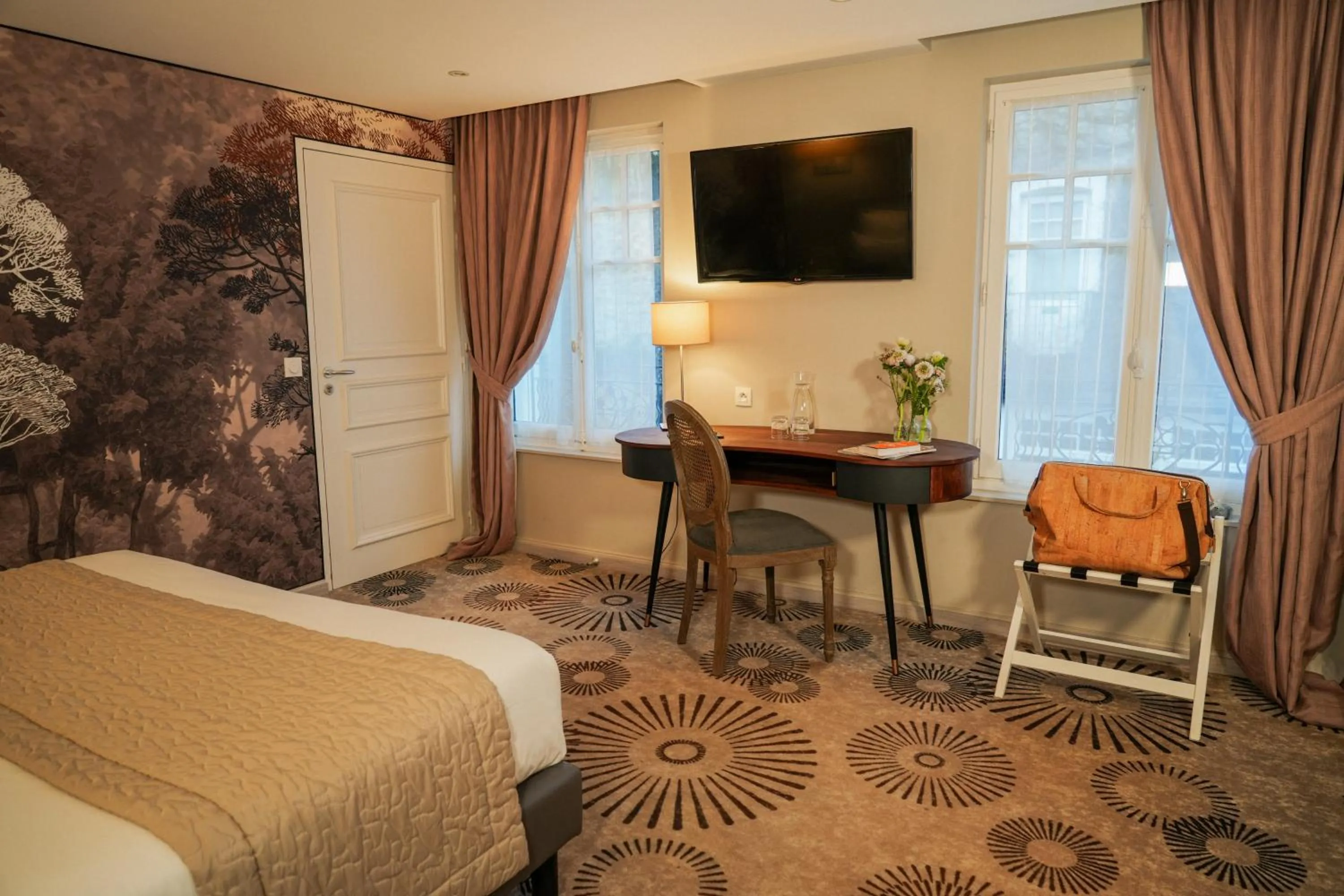 Photo of the whole room, Bed in Hotel Le Lion D'Or et Restaurant La Table Du Lion