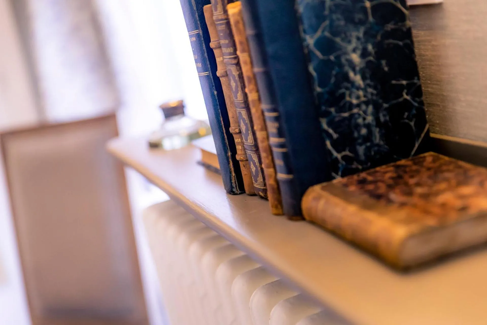 Decorative detail in Hotel Le Lion D'Or et Restaurant La Table Du Lion