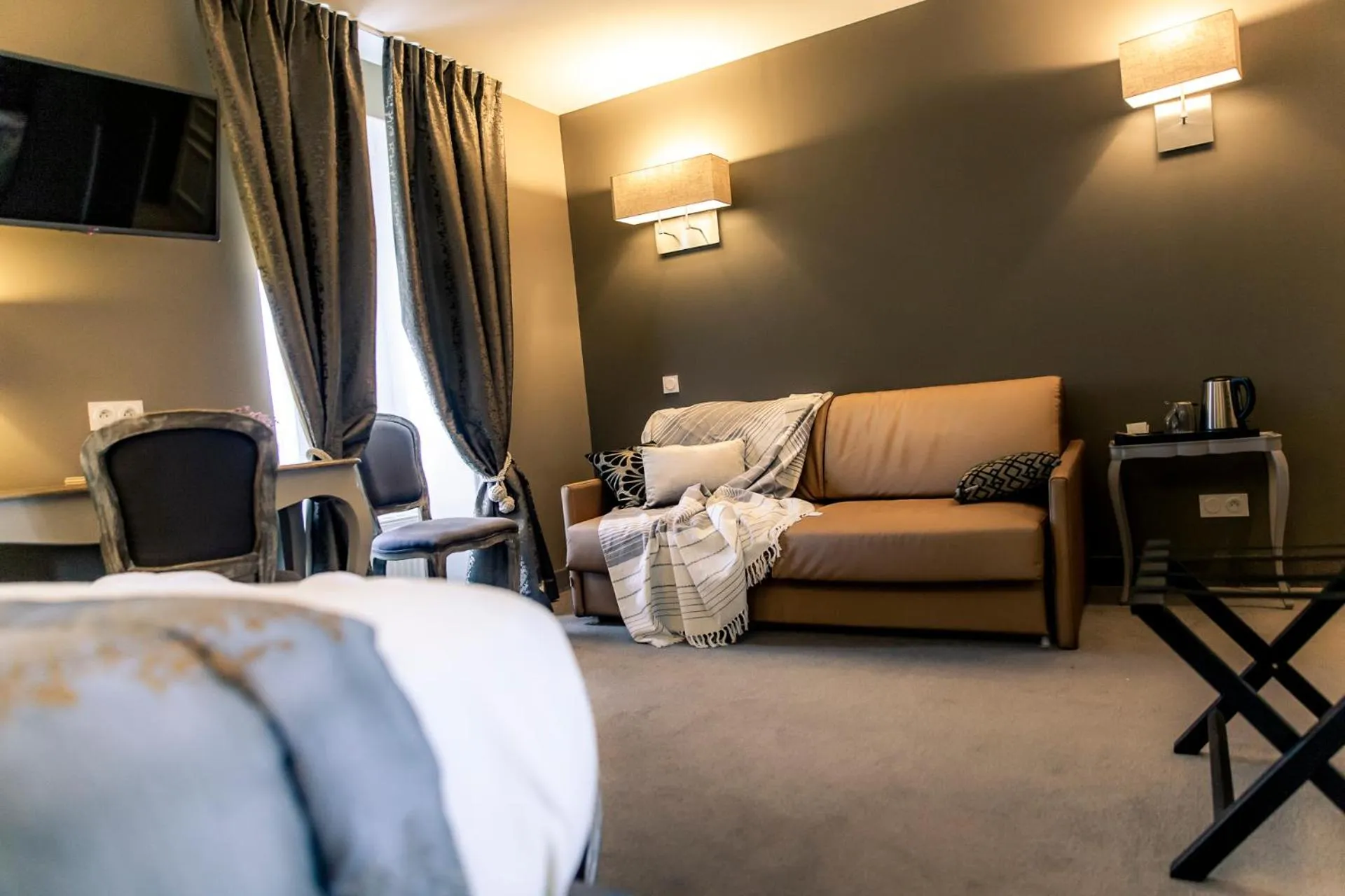 Photo of the whole room in Hotel Le Lion D'Or et Restaurant La Table Du Lion