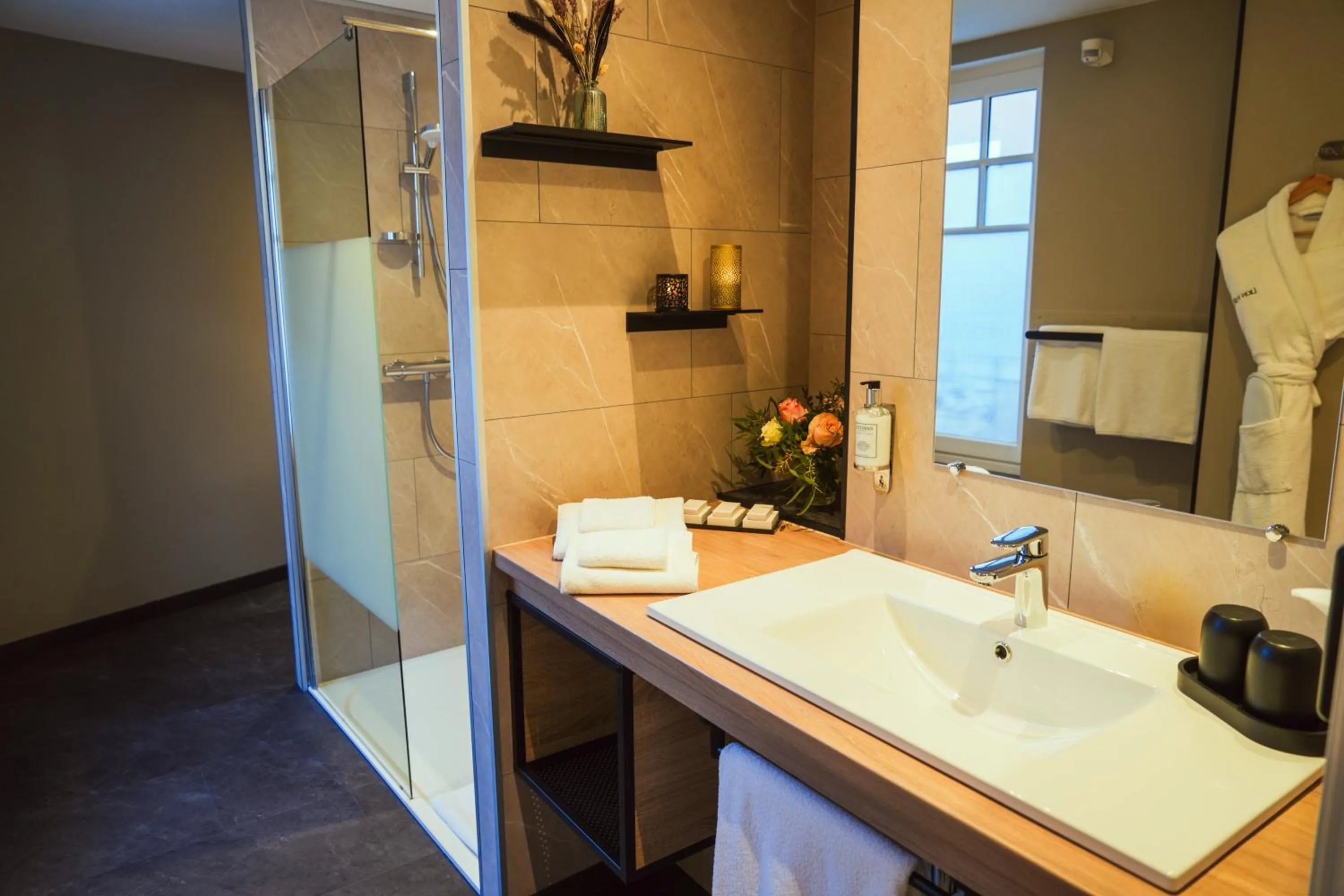 Bathroom in Hotel Le Lion D'Or et Restaurant La Table Du Lion