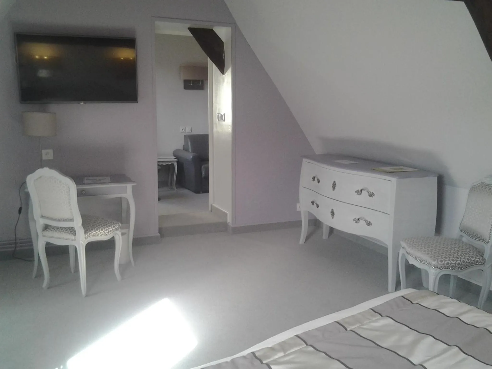 Bedroom in Hotel Le Lion D'Or et Restaurant La Table Du Lion