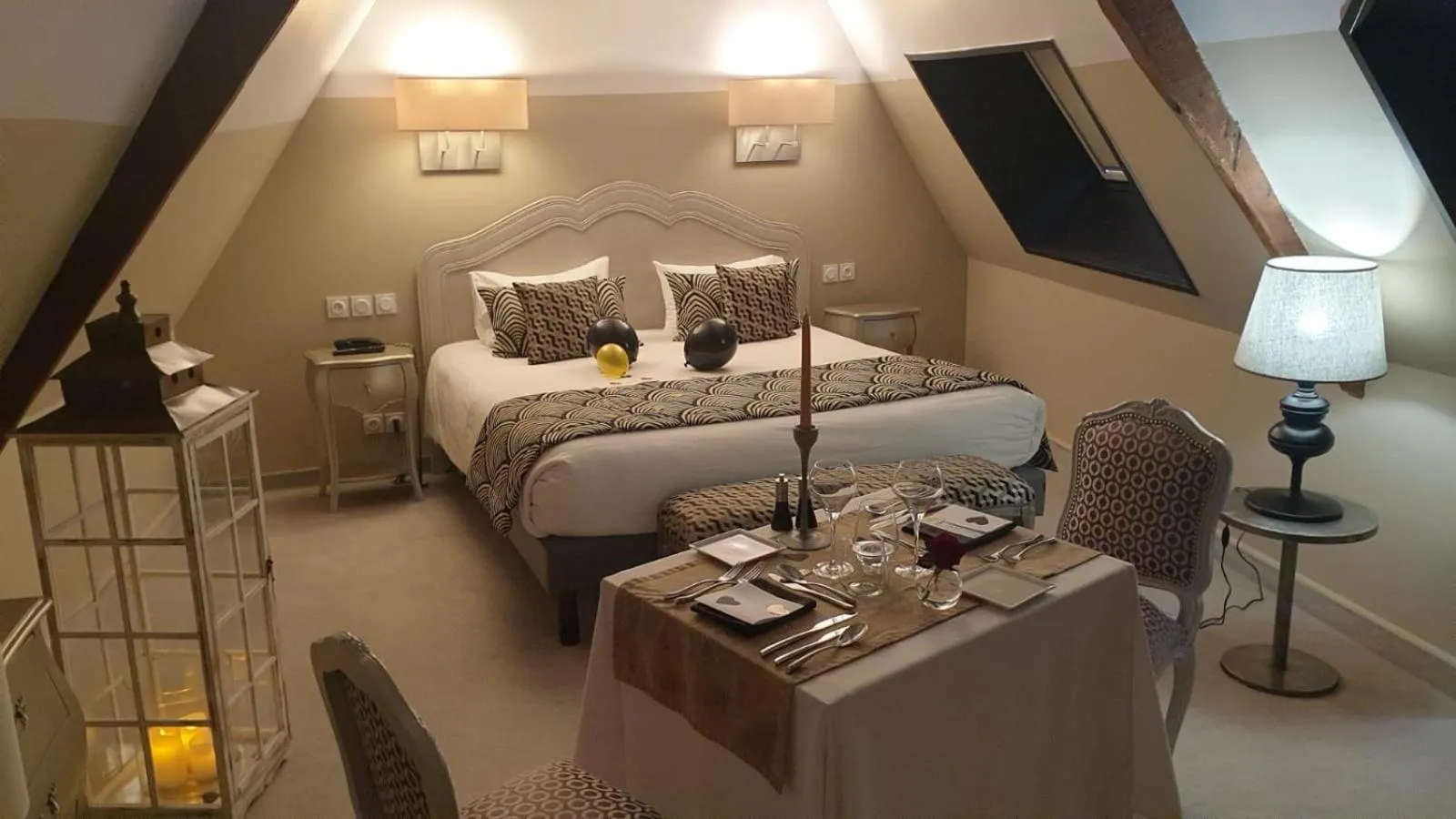 Dinner, Bed in Hotel Le Lion D'Or et Restaurant La Table Du Lion