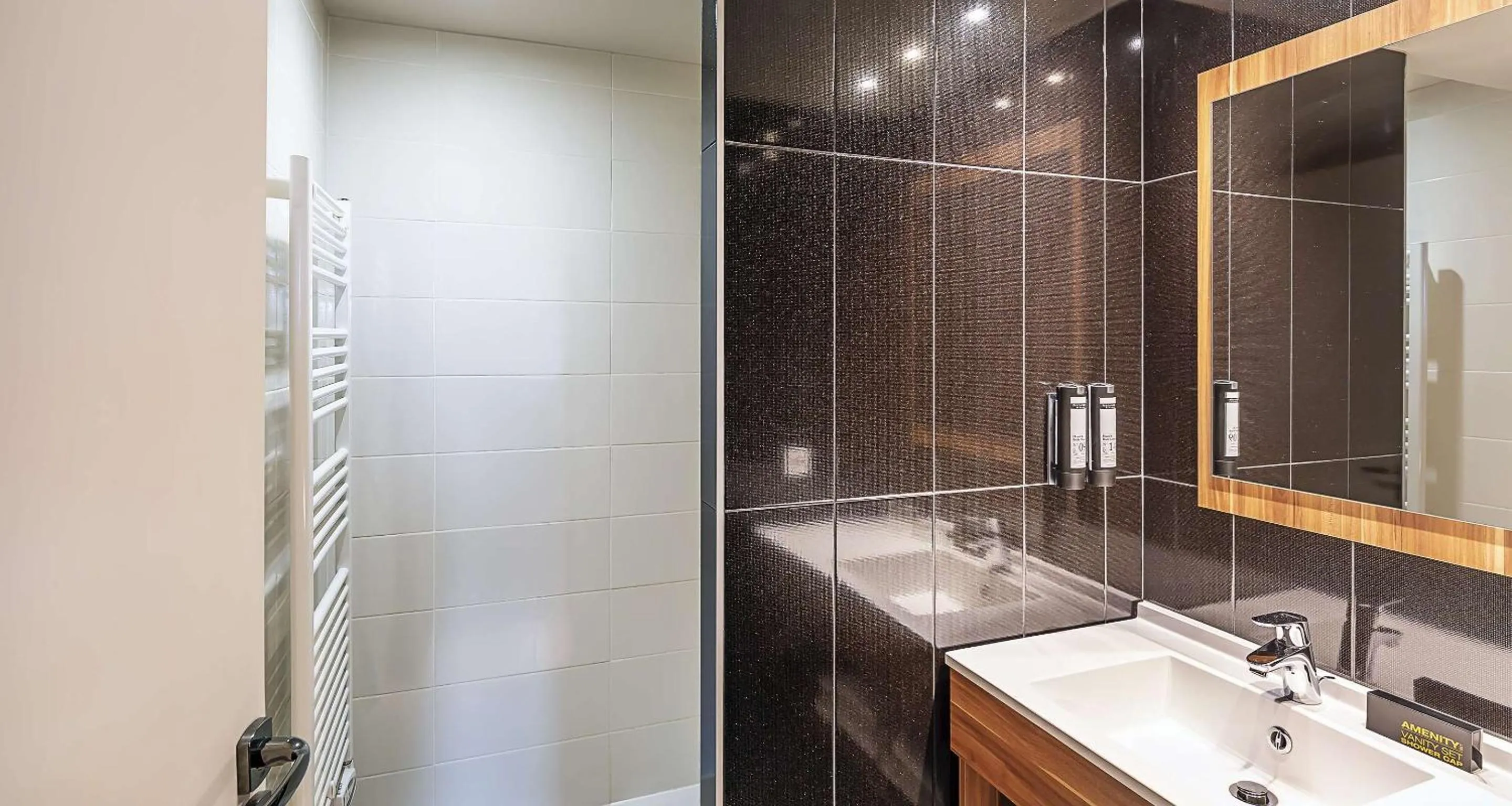 Bathroom in Best Western Hotel Atrium Valence