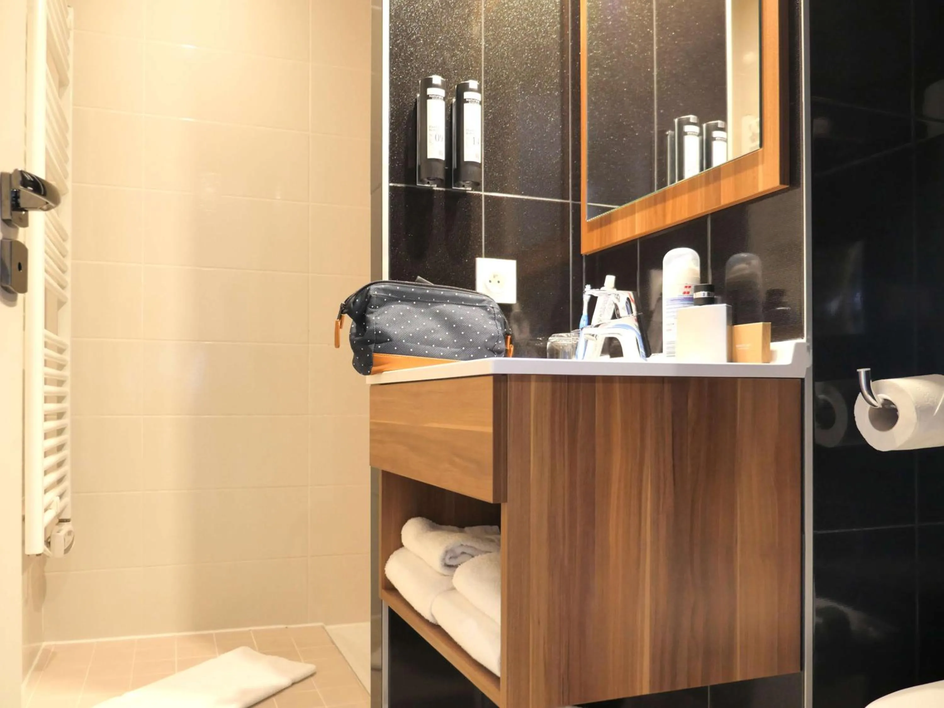 Bathroom in Best Western Hotel Atrium Valence