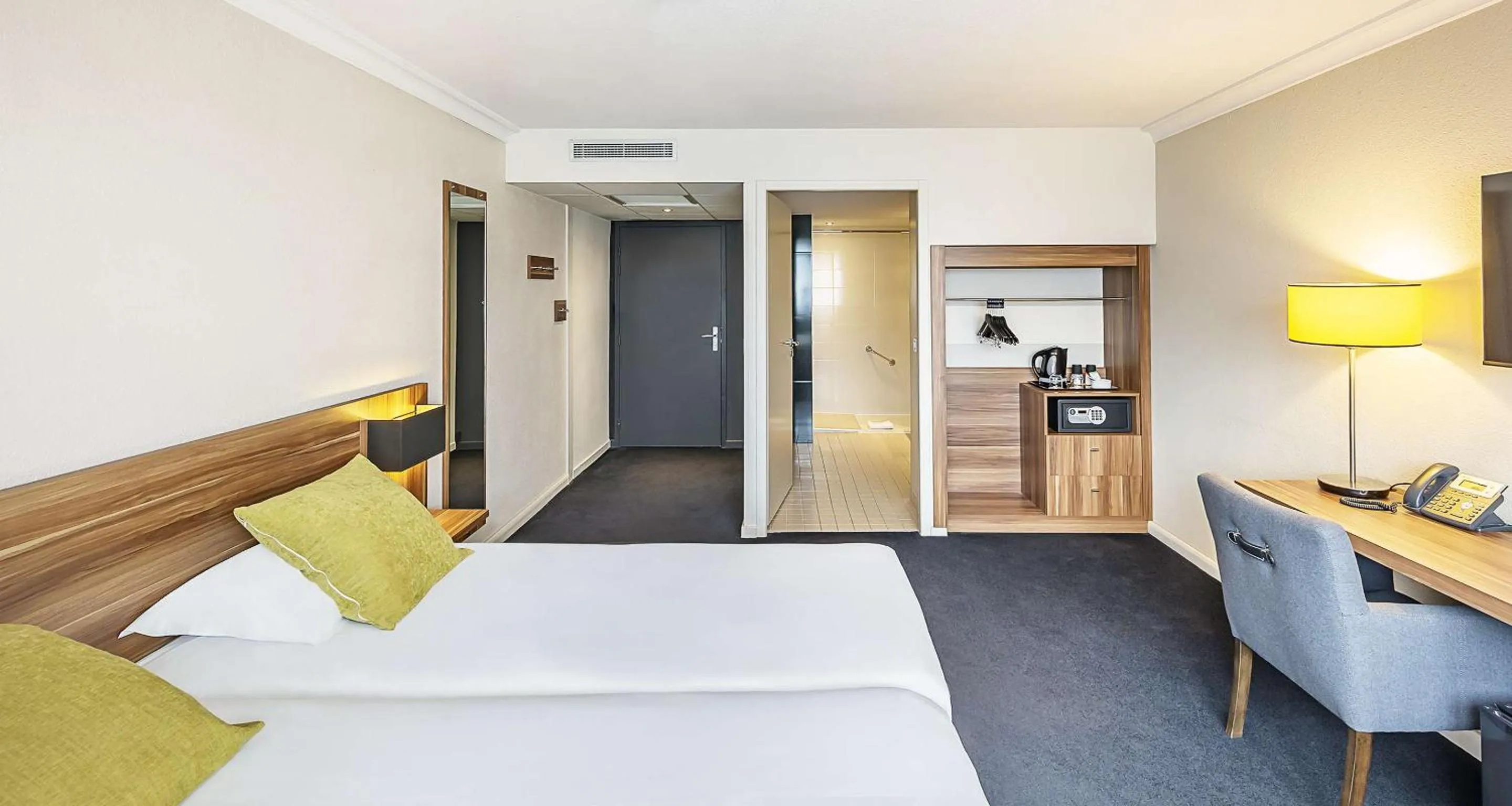 Bedroom, Bed in Best Western Hotel Atrium Valence