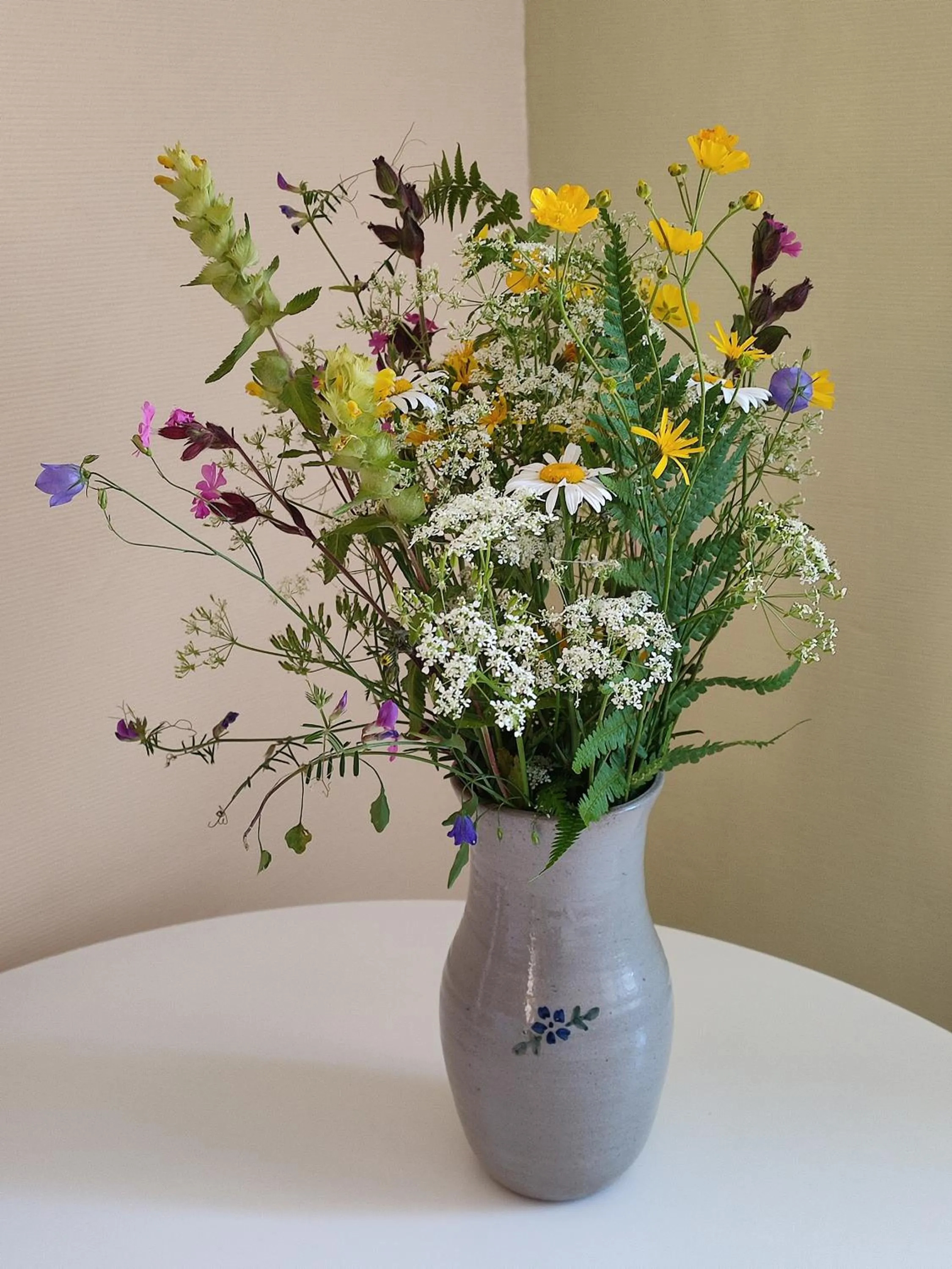 Decorative detail in Entre Meuse et forêt