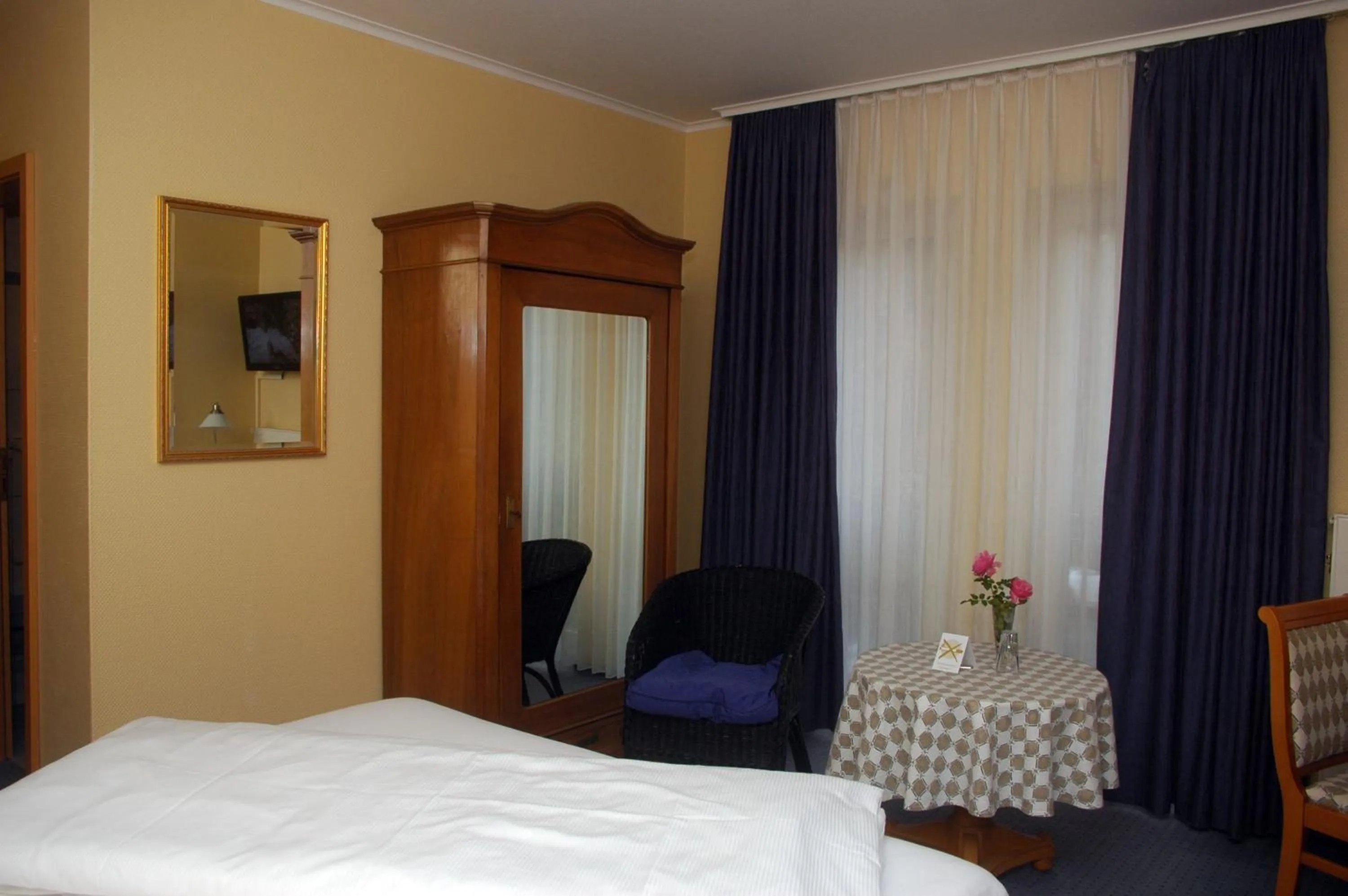 Photo of the whole room, Bed in Hotel Lindemann