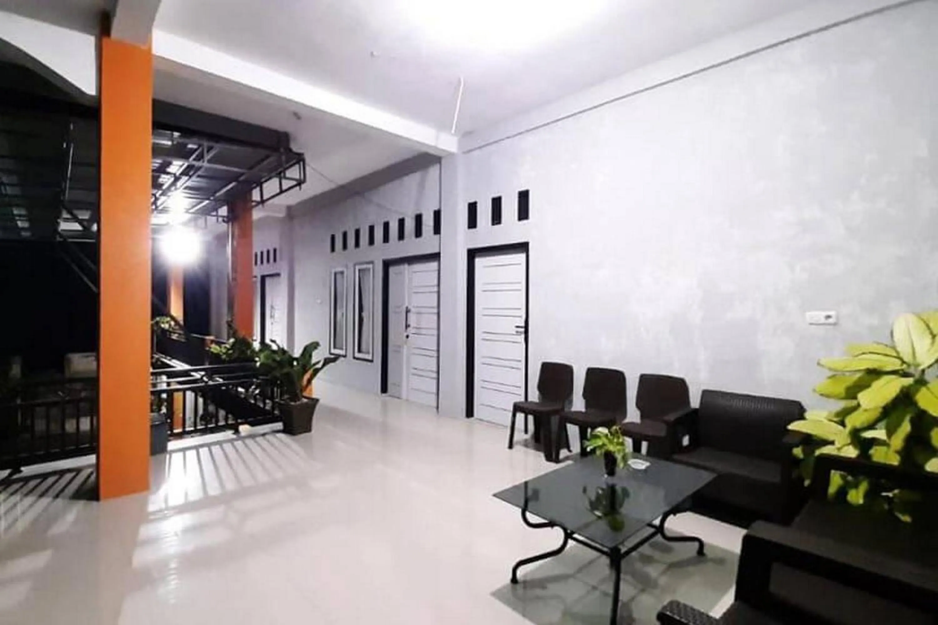 Seating area in Hayori Hotel RedPartner