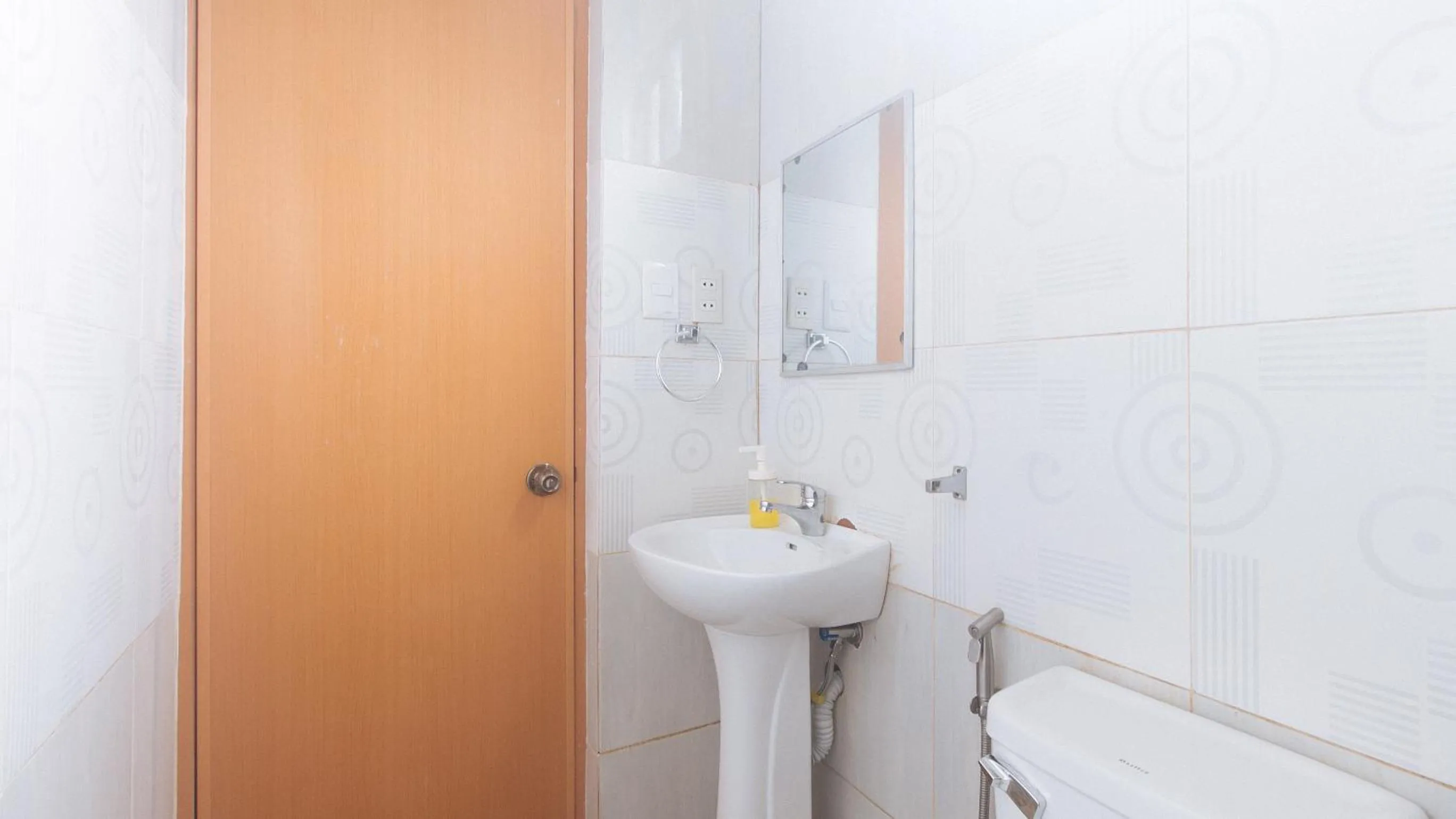 Toilet in RedDoorz @ Lualhati Garden Cottage El Nido Palawan