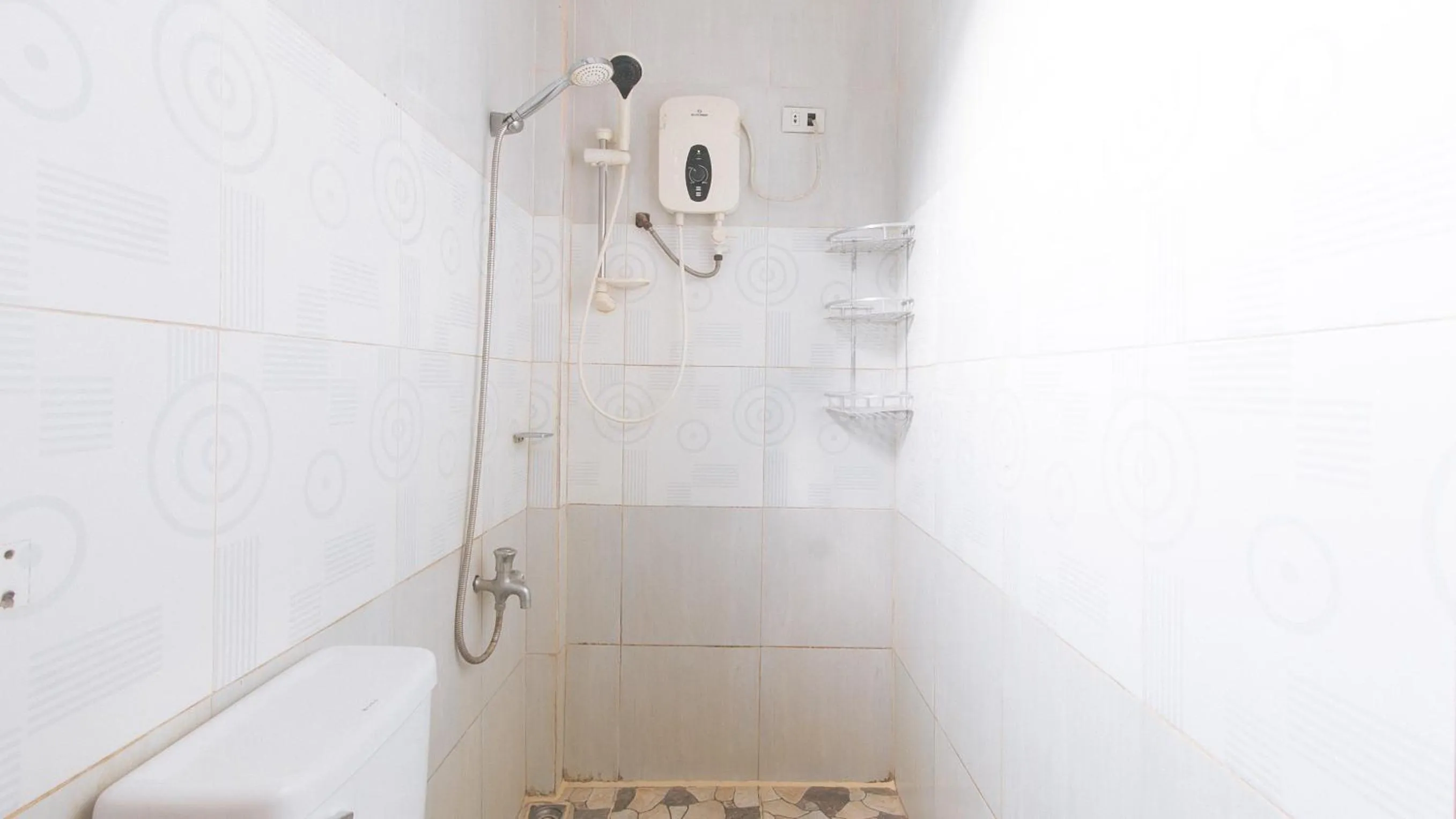 Shower in RedDoorz @ Lualhati Garden Cottage El Nido Palawan