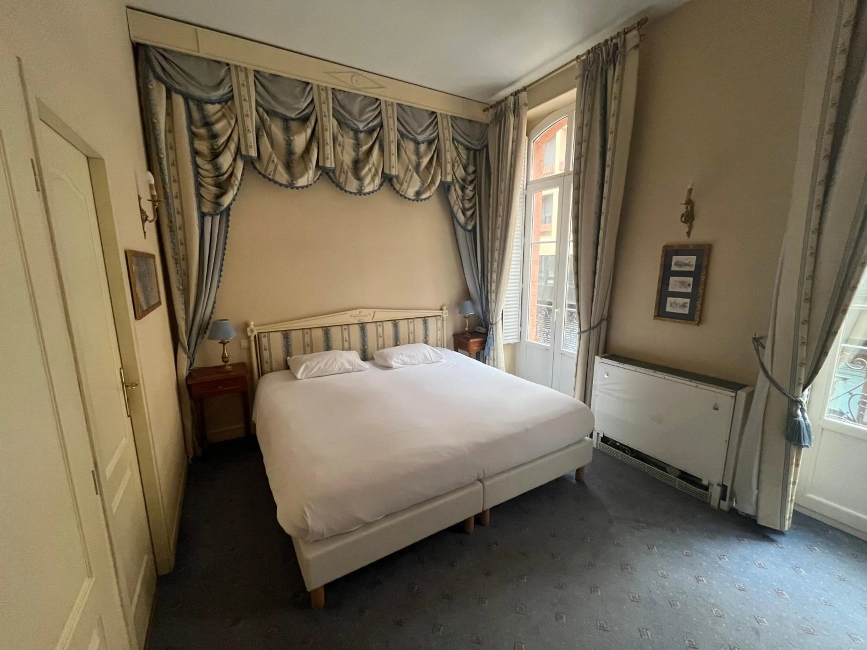 Bed in Hôtel Riquet