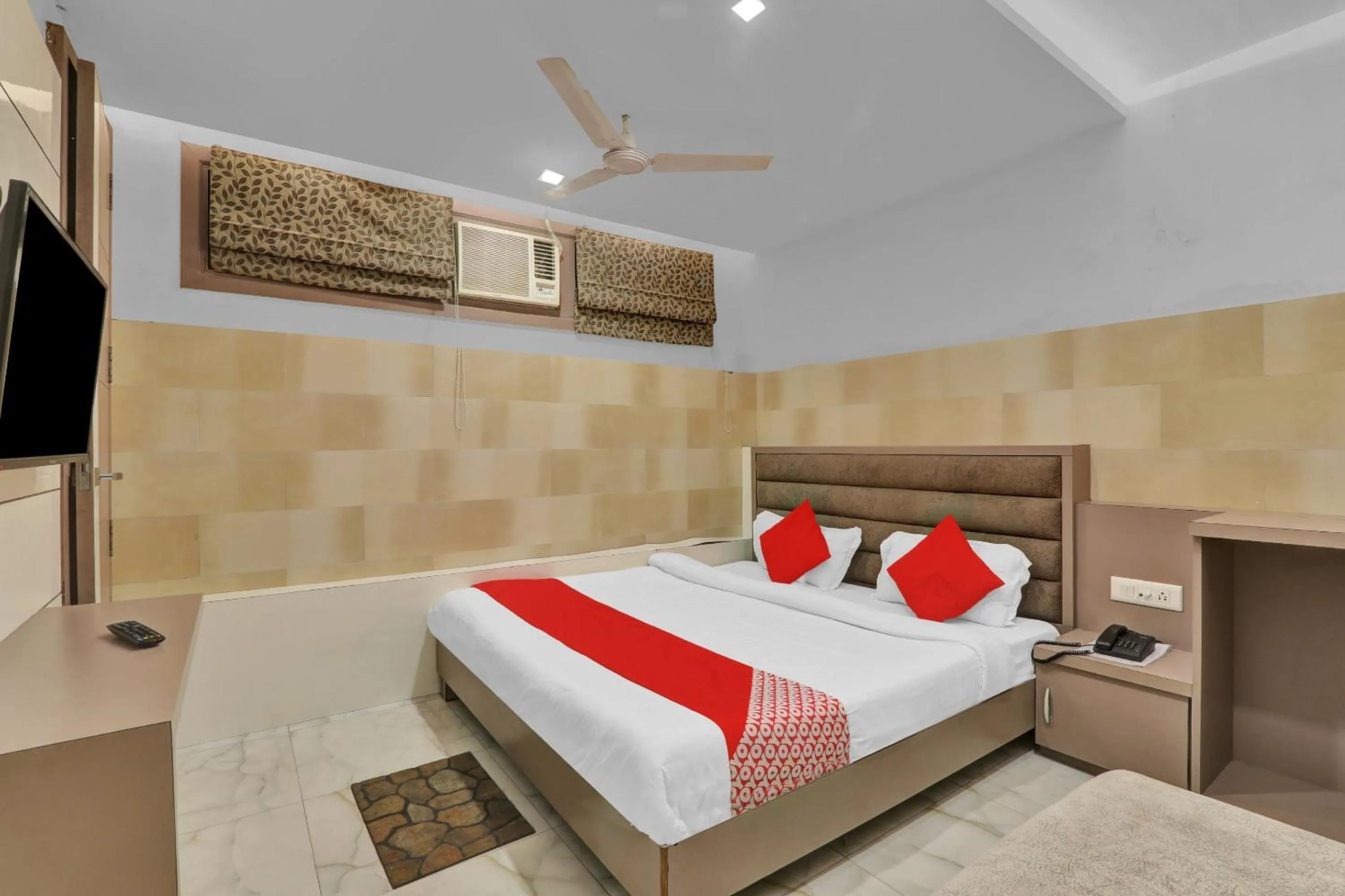 Bedroom, Bed in Super Hotel O Sada Shiv Guest House