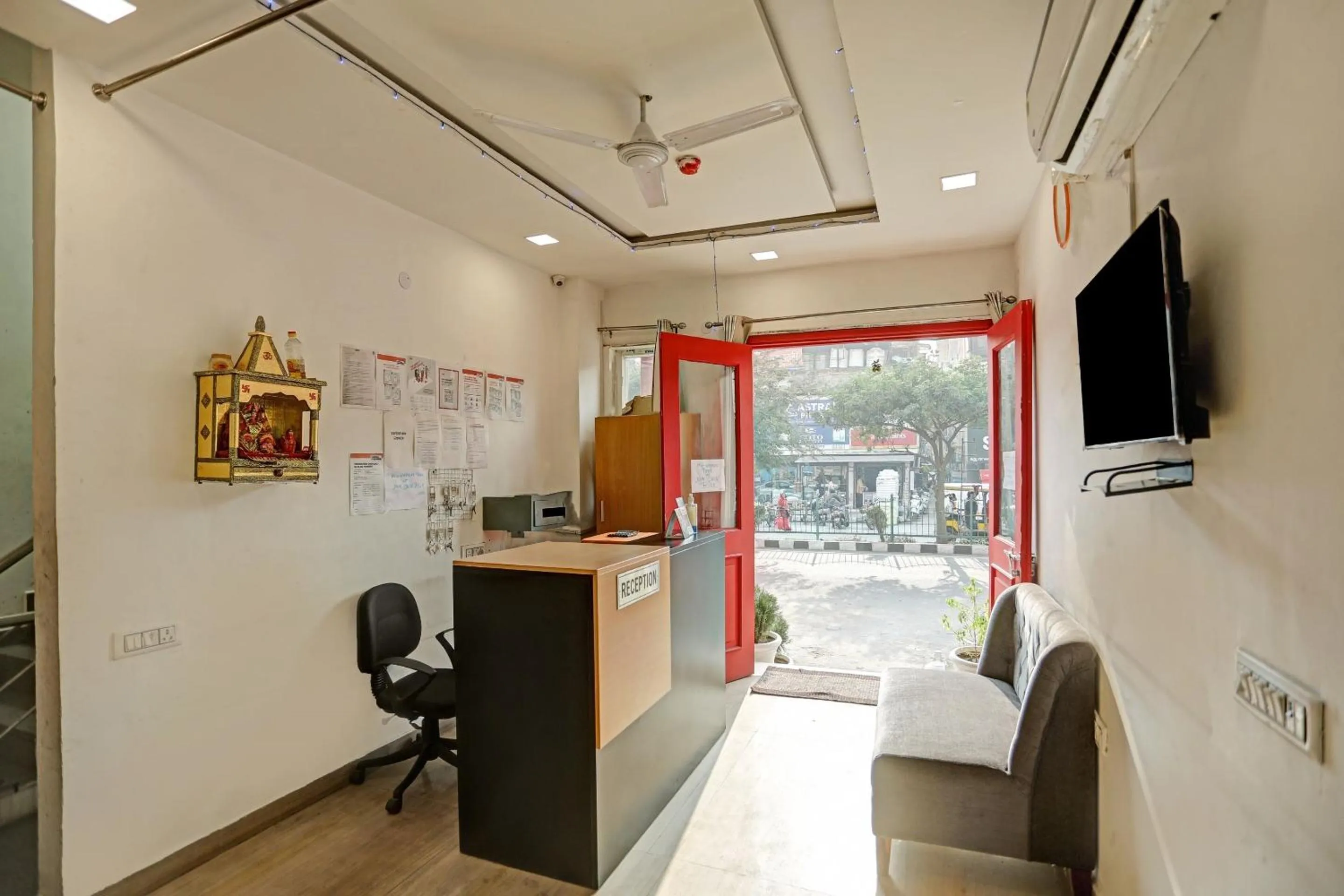 Lobby or reception in Super Townhouse Mannat Rohini 16