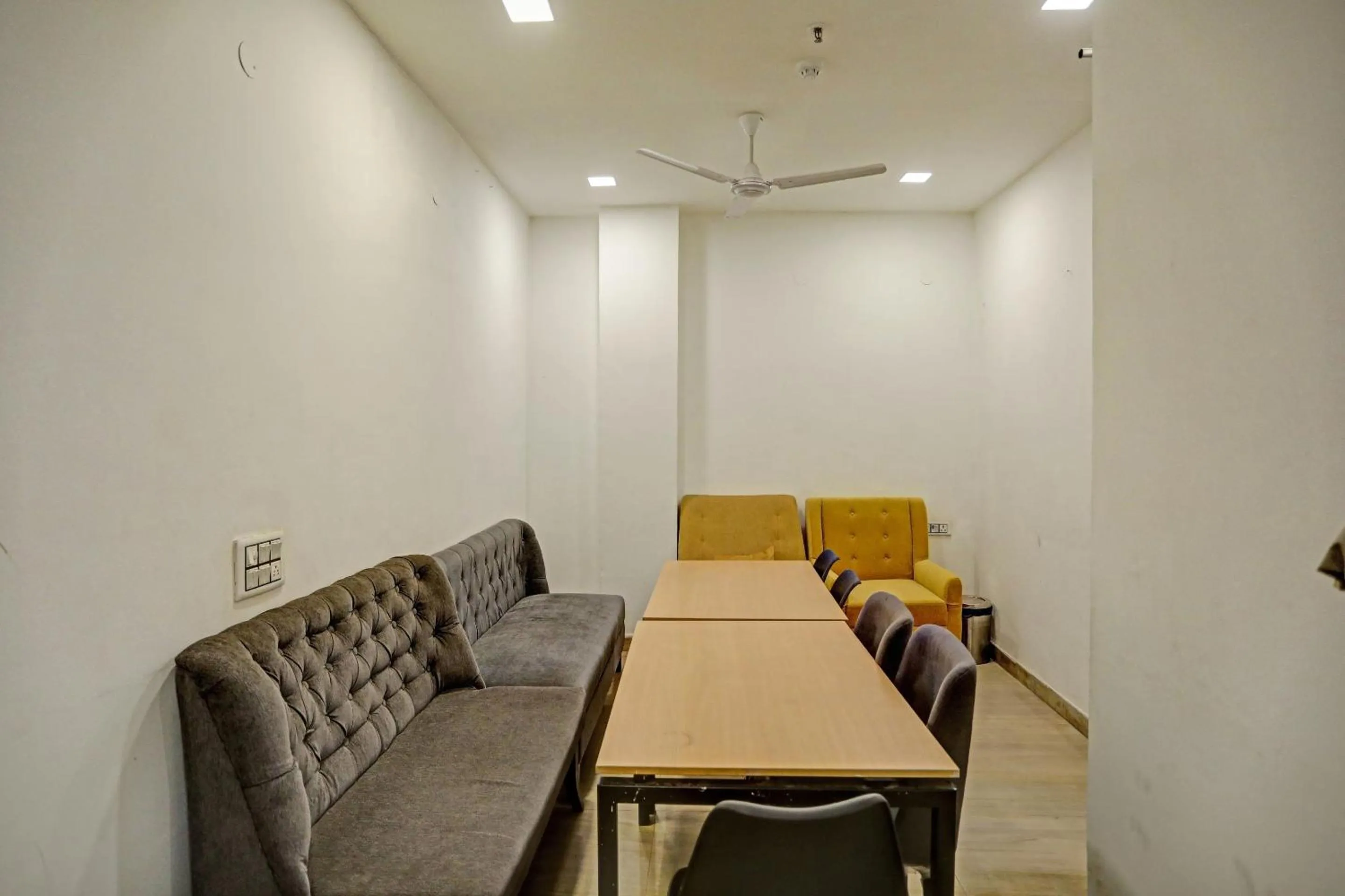 Lobby or reception in Super Townhouse Mannat Rohini 16