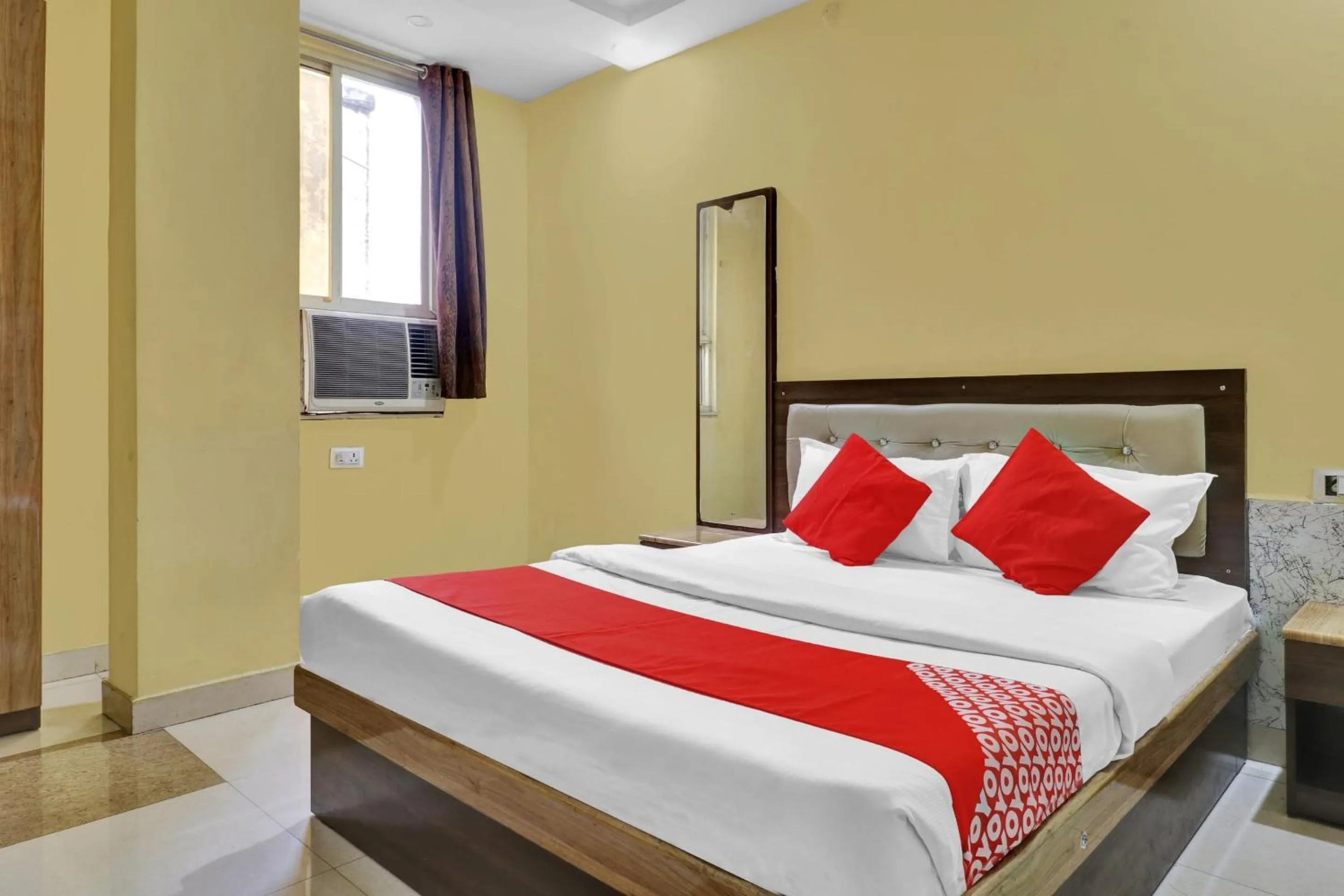 Bedroom, Bed in OYO 82518 hotel Royal in