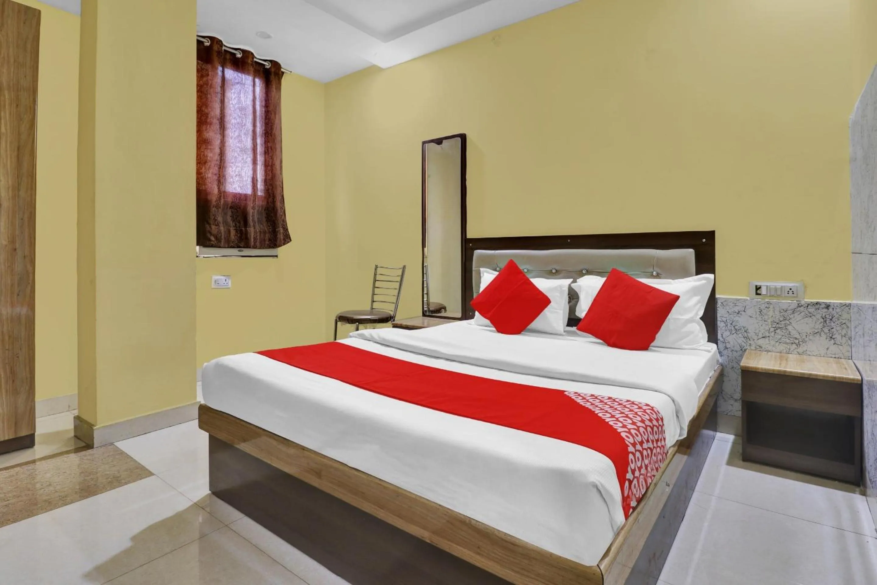 Bedroom, Bed in OYO 82518 hotel Royal in