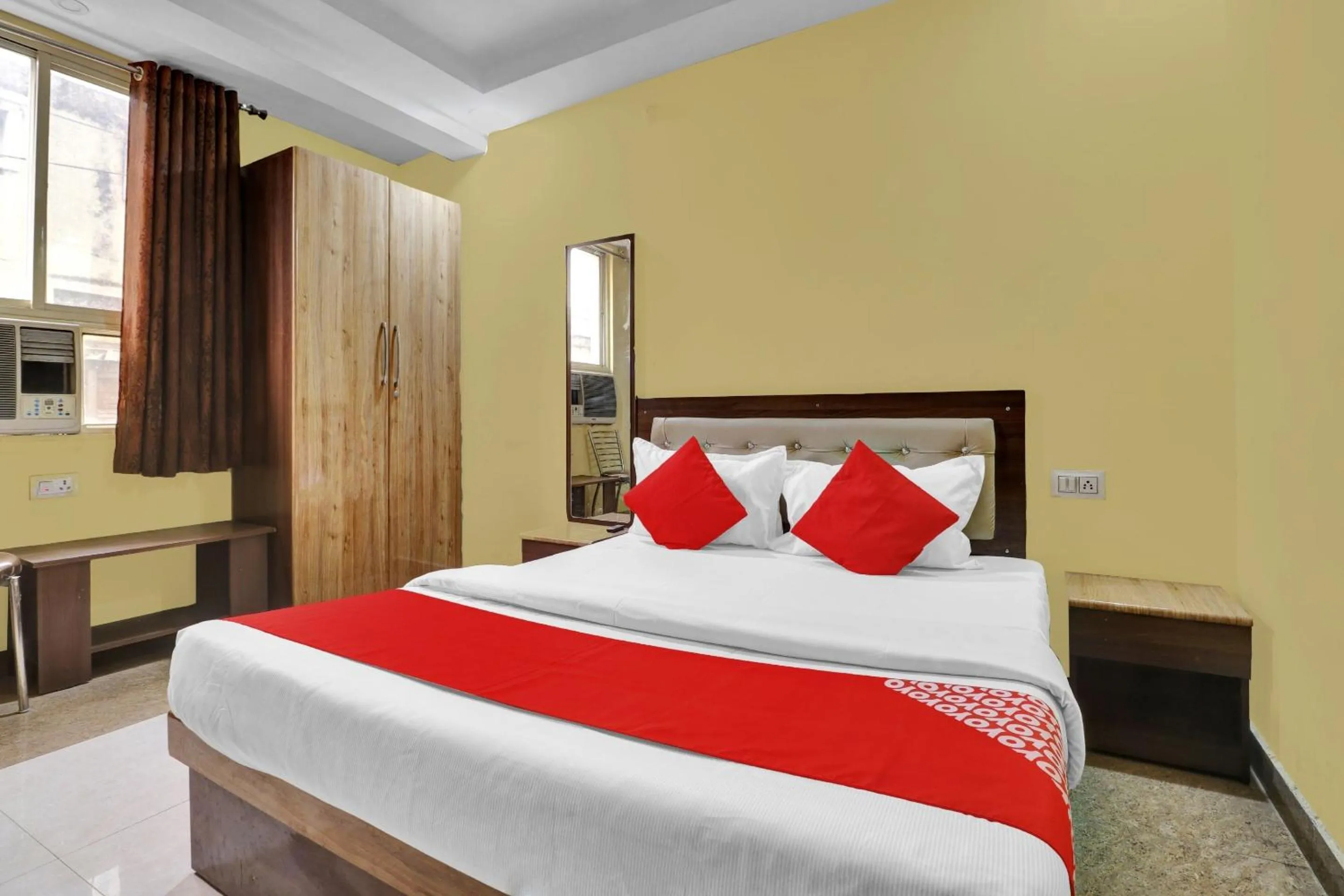 Bedroom, Bed in OYO 82518 hotel Royal in