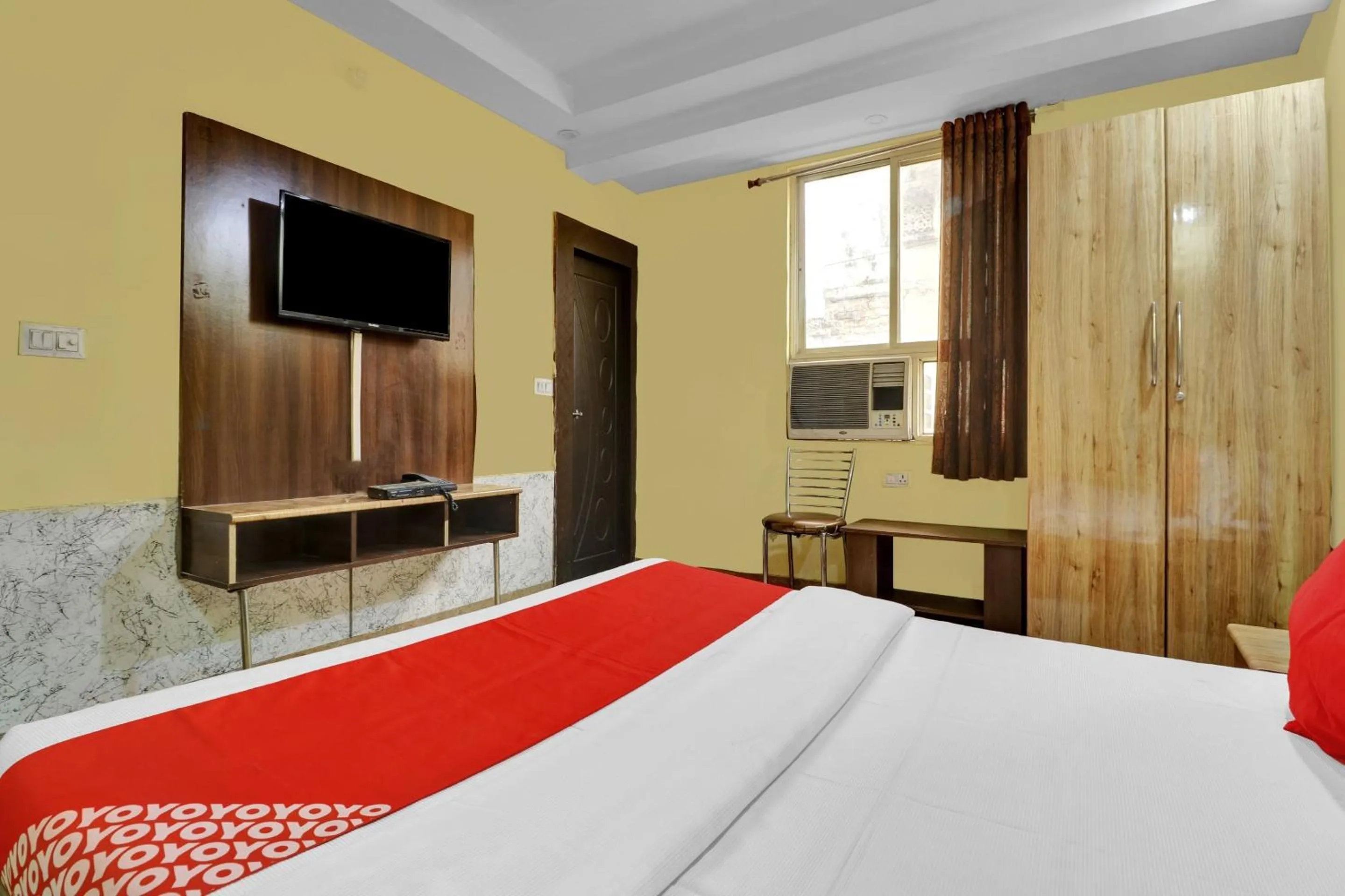 Bedroom, Bed in OYO 82518 hotel Royal in