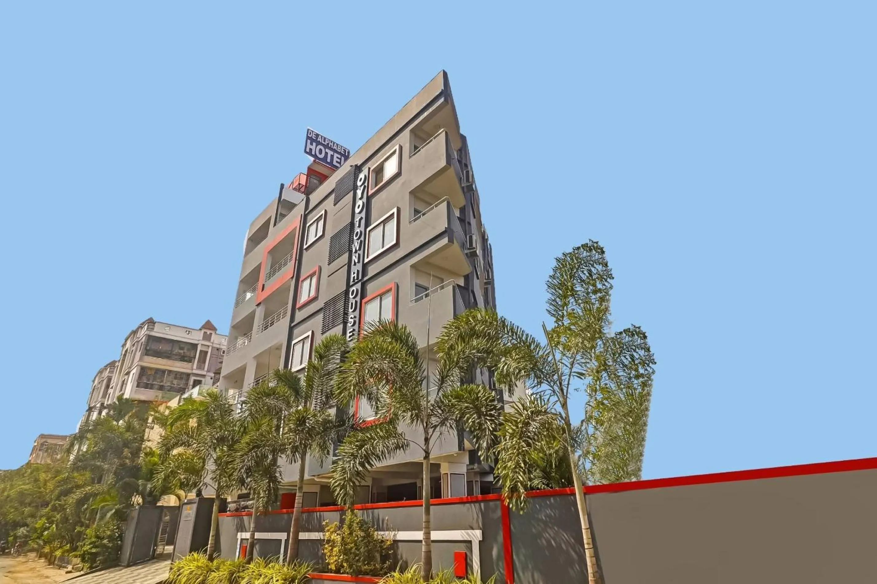 Facade/entrance in Townhouse Hotel White Orchid Inn