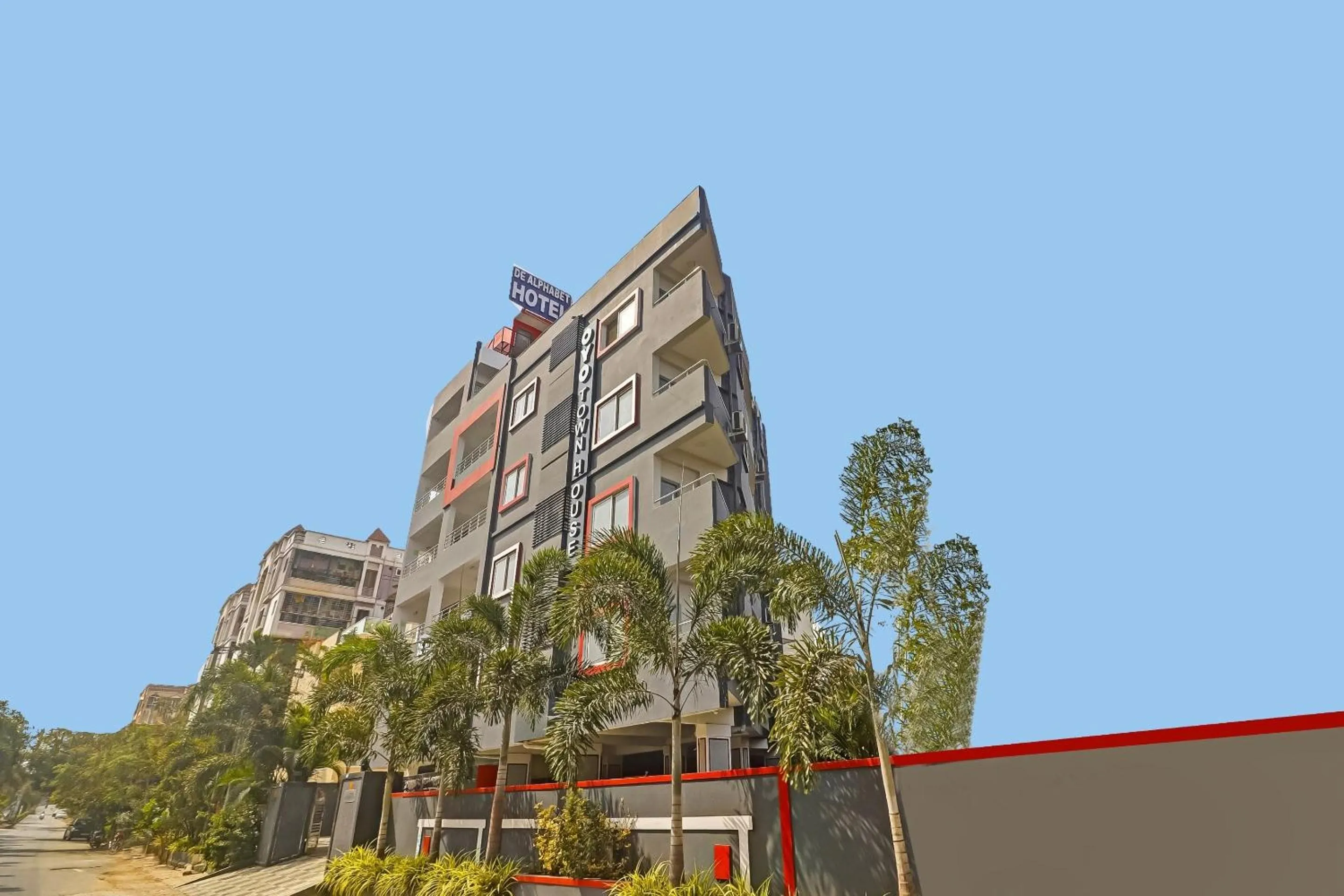 Facade/entrance in Townhouse De Alphabet