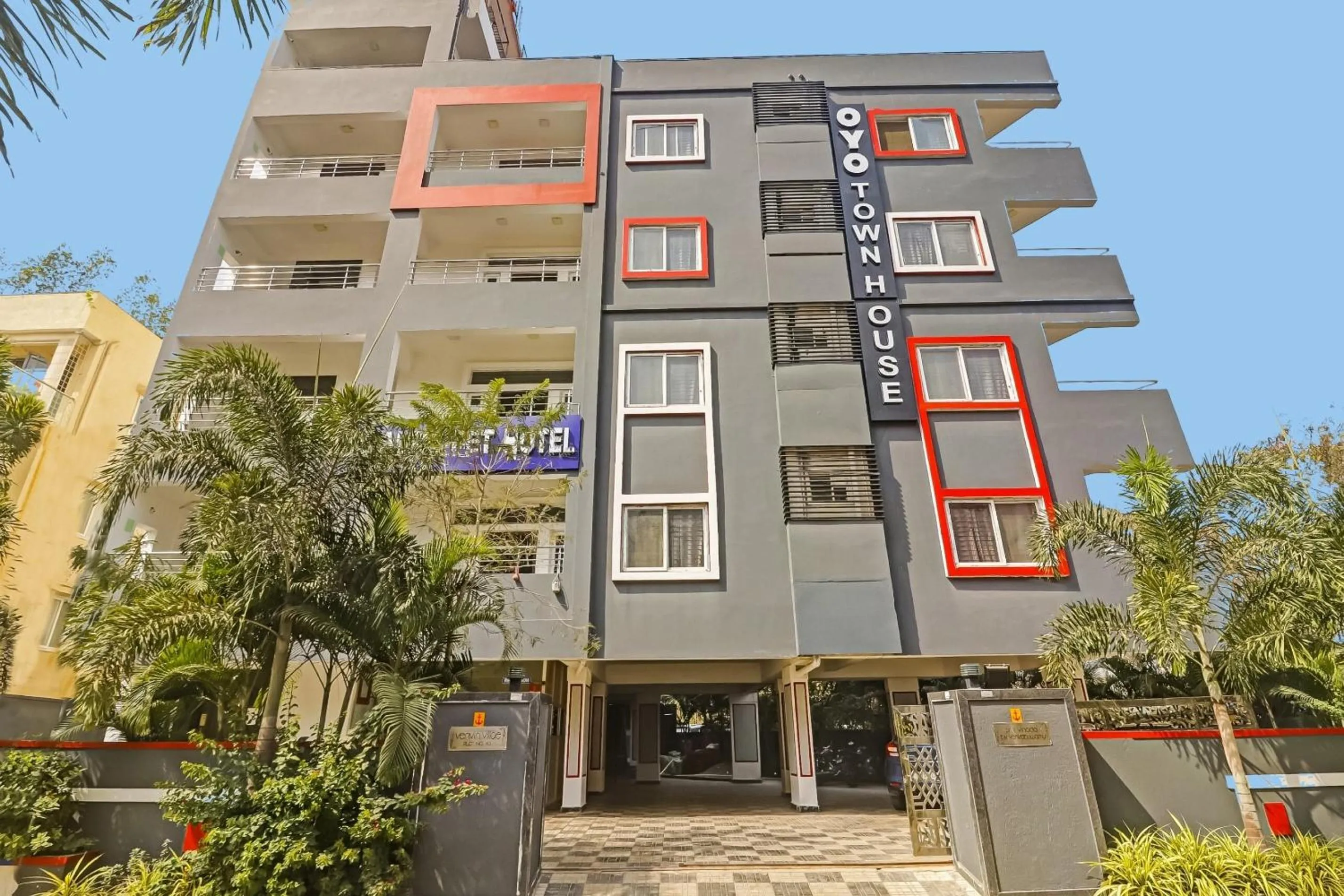Facade/entrance in Townhouse Hotel White Orchid Inn