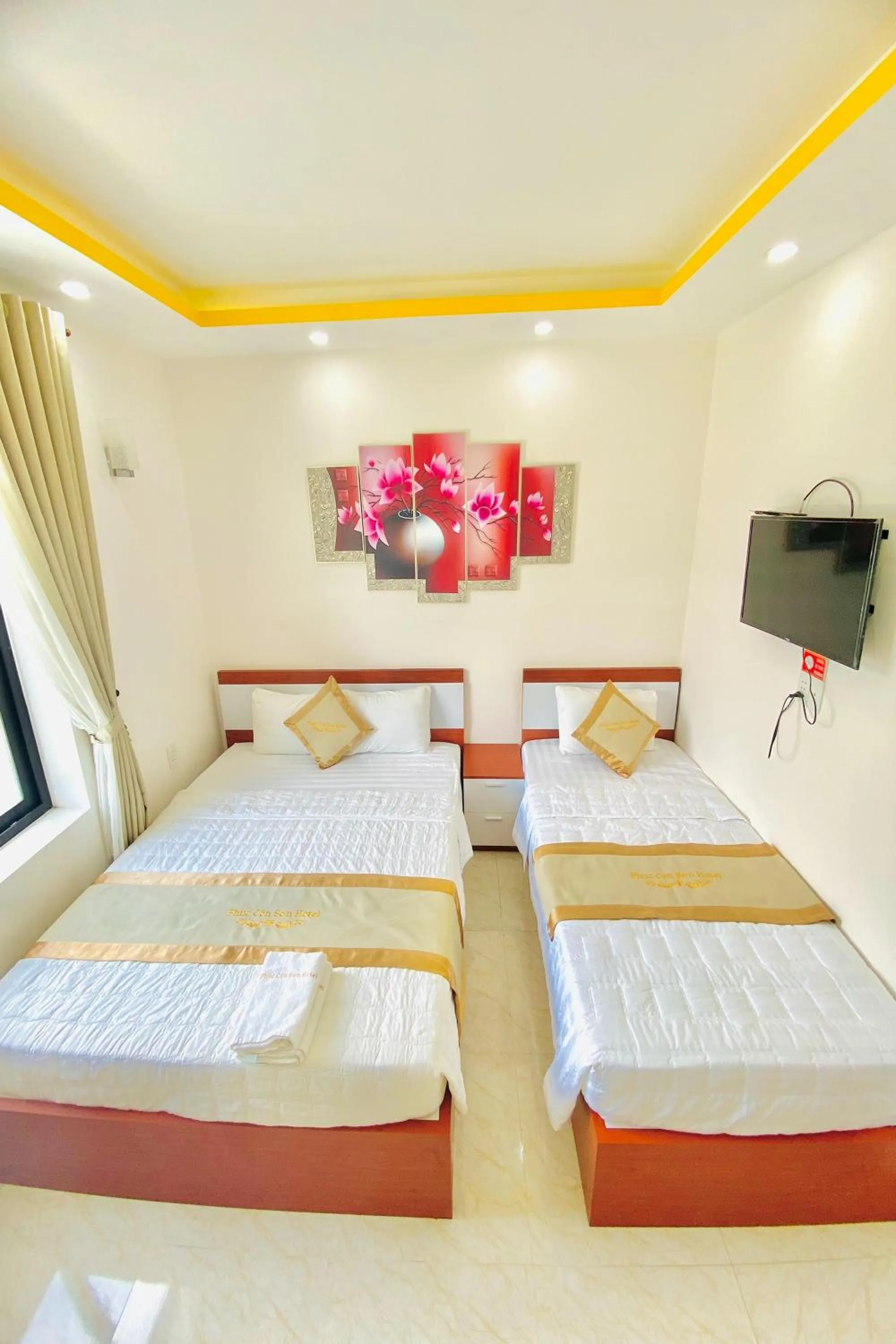 Bed in Phuc Con Son Hotel