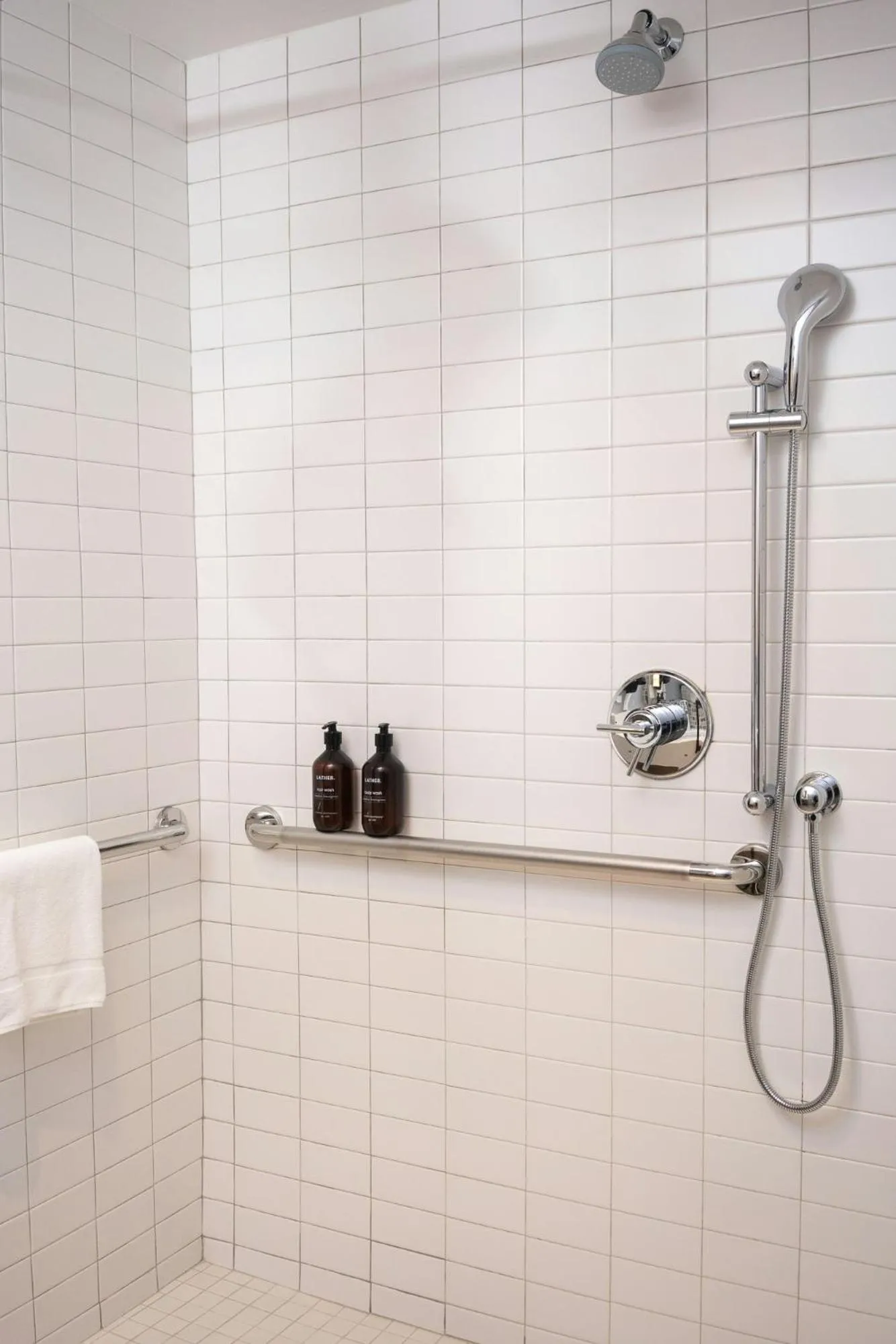 Bathroom in The Cloud One New York-Downtown, by the Motel One Group
