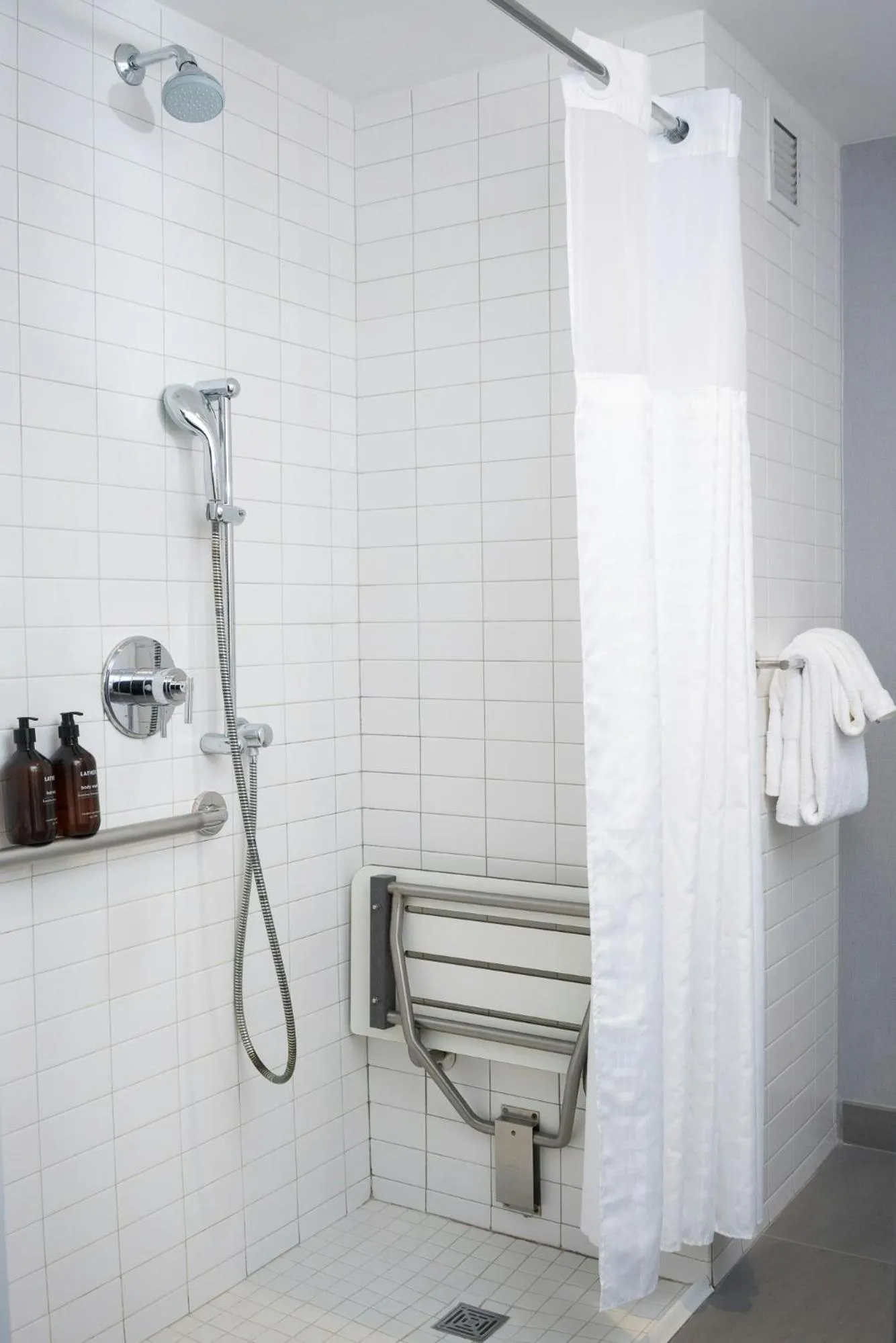 Bathroom in The Cloud One New York-Downtown, by the Motel One Group