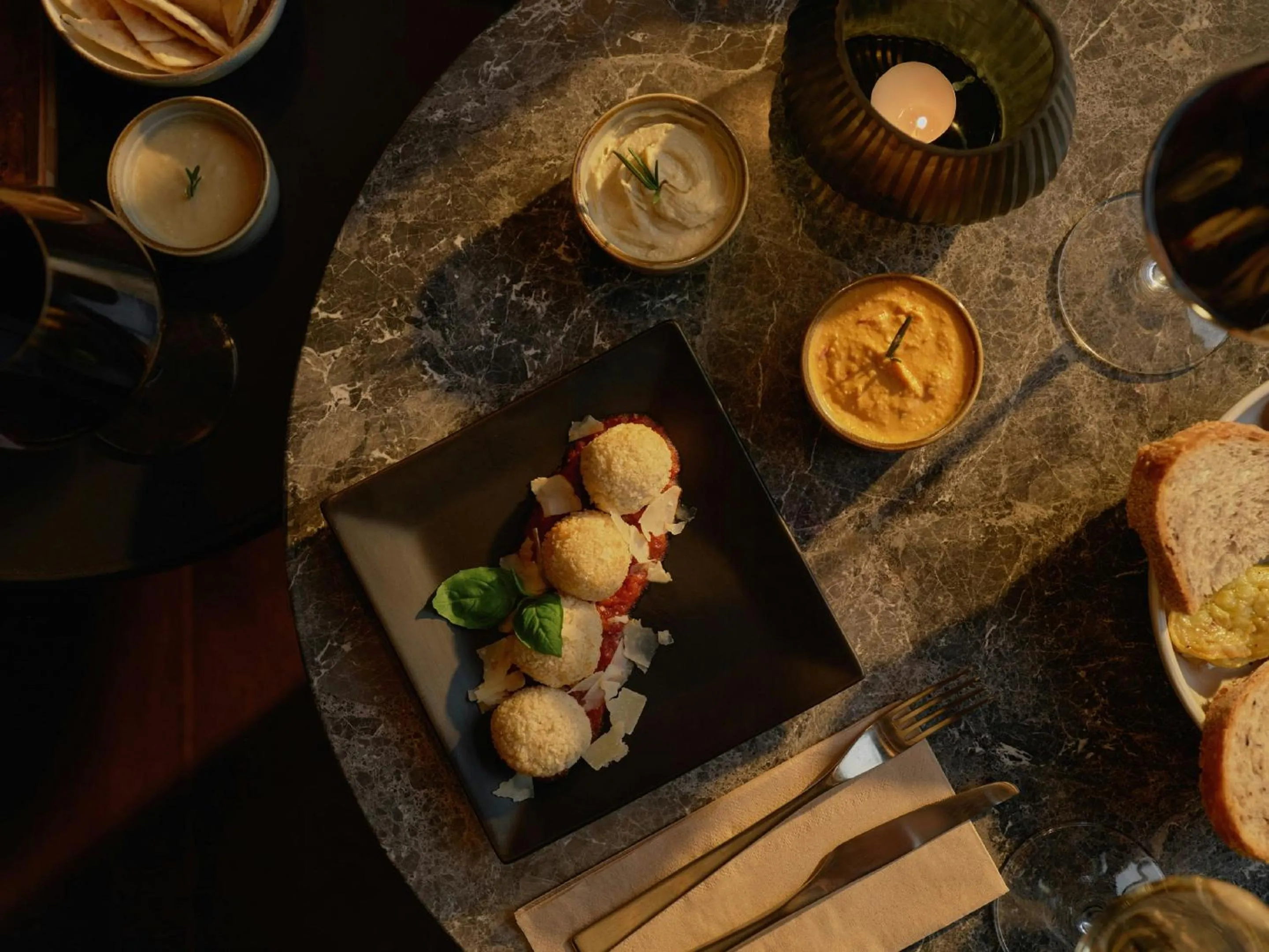 Lounge or bar in The Cloud One New York-Downtown, by the Motel One Group