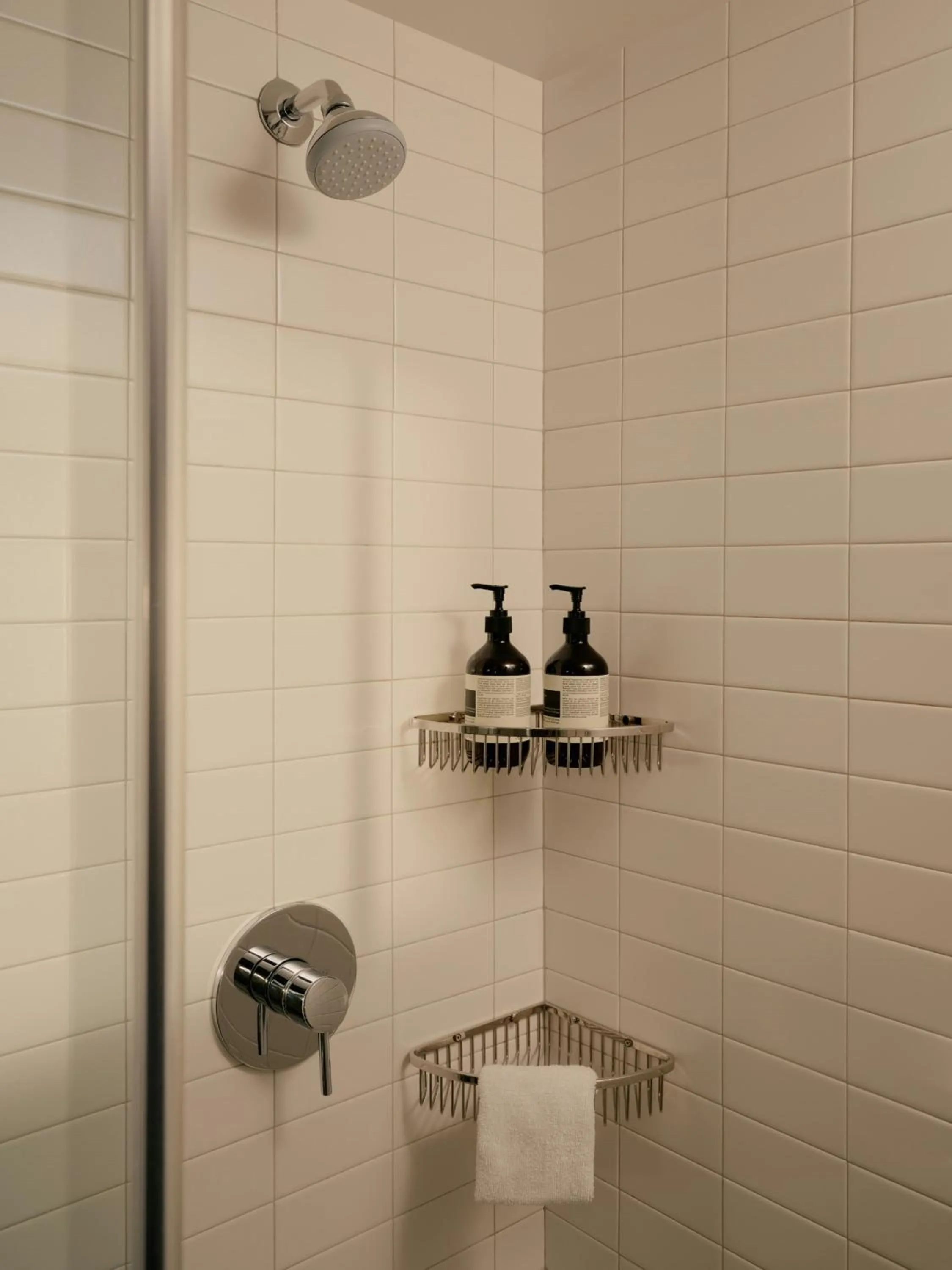 Bathroom in The Cloud One New York-Downtown, by the Motel One Group