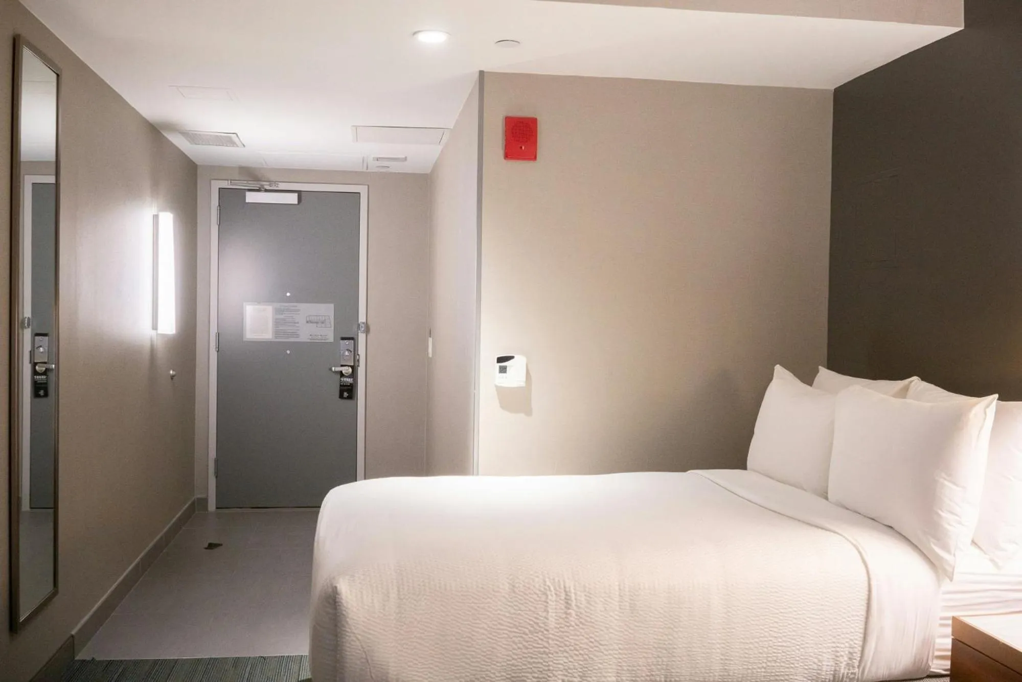 Photo of the whole room, Bed in The Cloud One New York-Downtown, by the Motel One Group