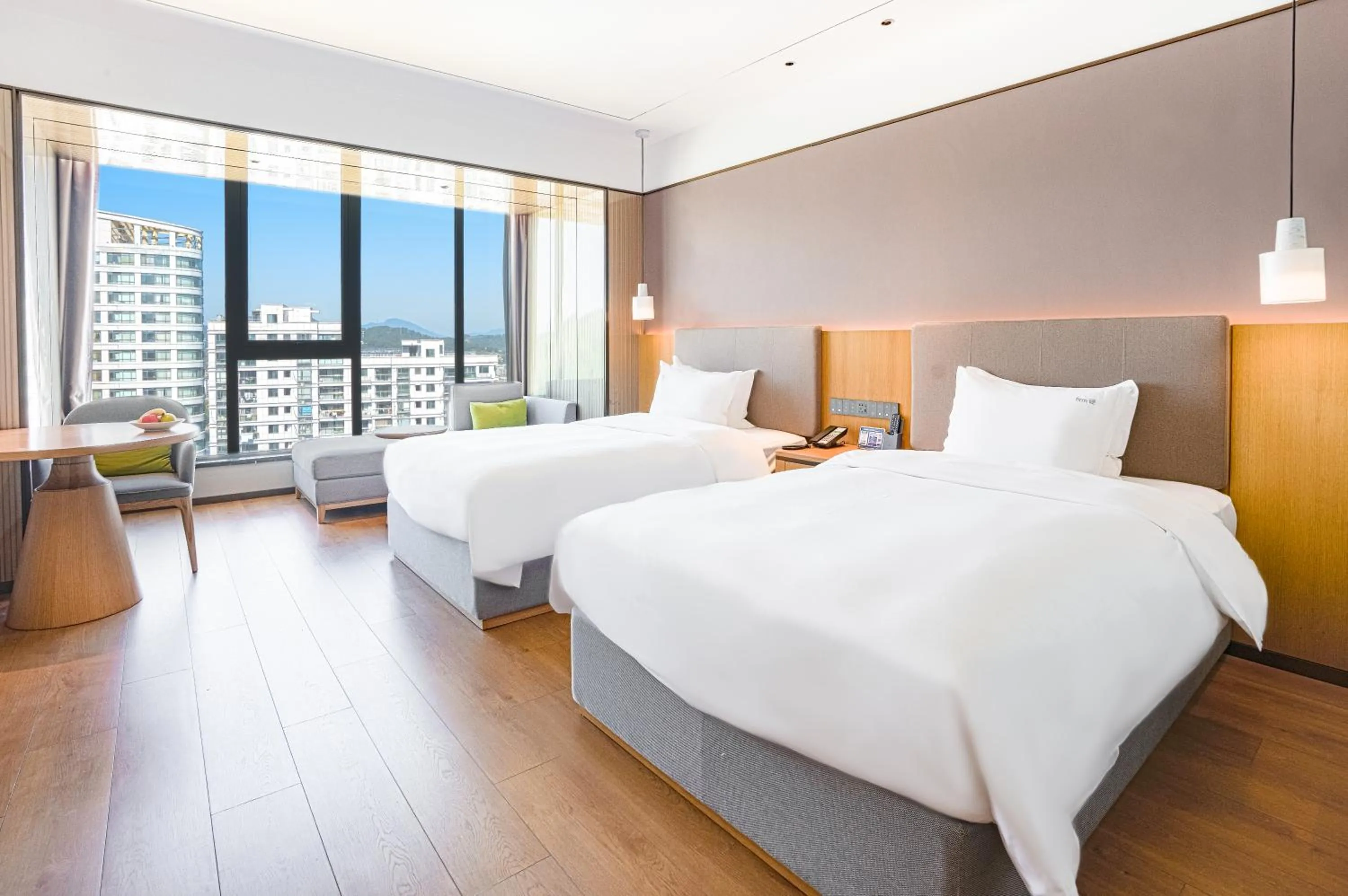 Bed in Holiday Inn One Thousand Island Lake by IHG