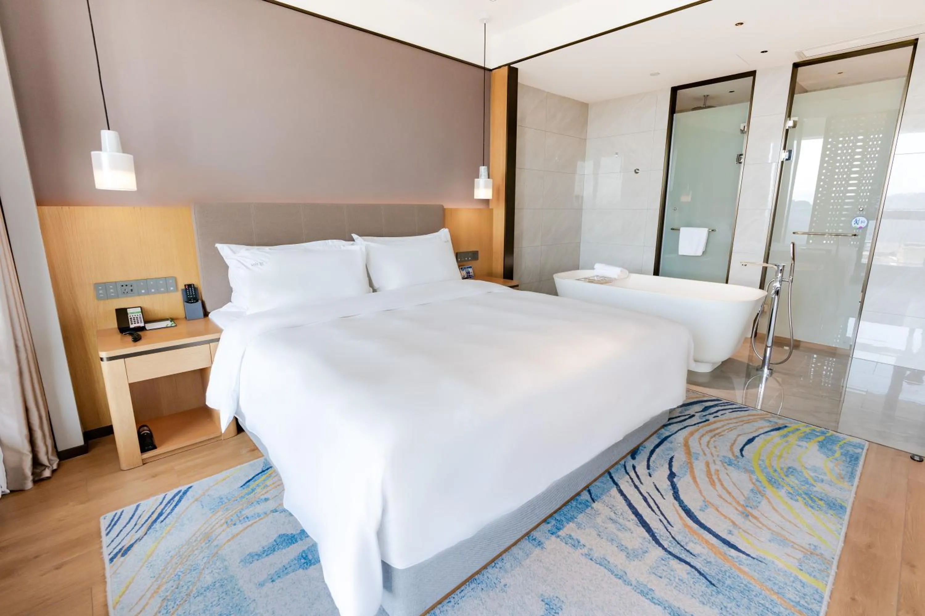 Bed in Holiday Inn One Thousand Island Lake by IHG