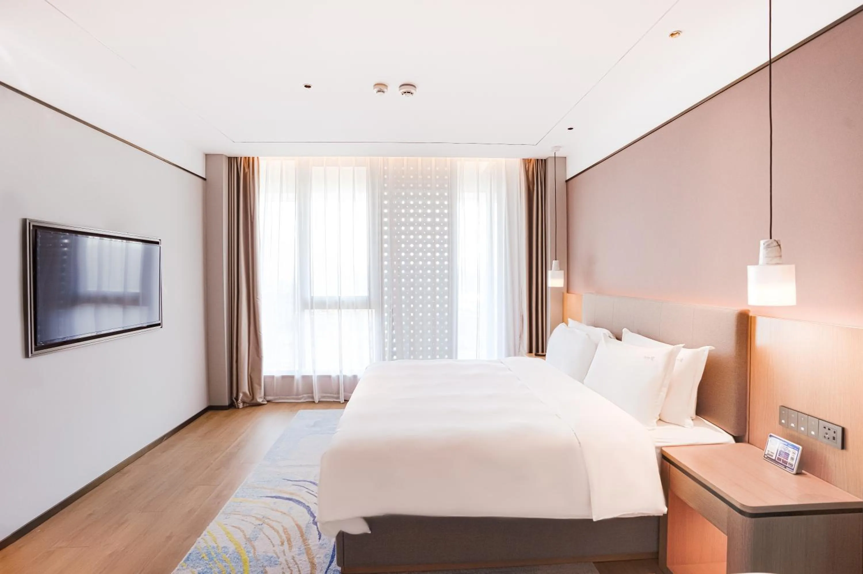 Bed in Holiday Inn One Thousand Island Lake by IHG